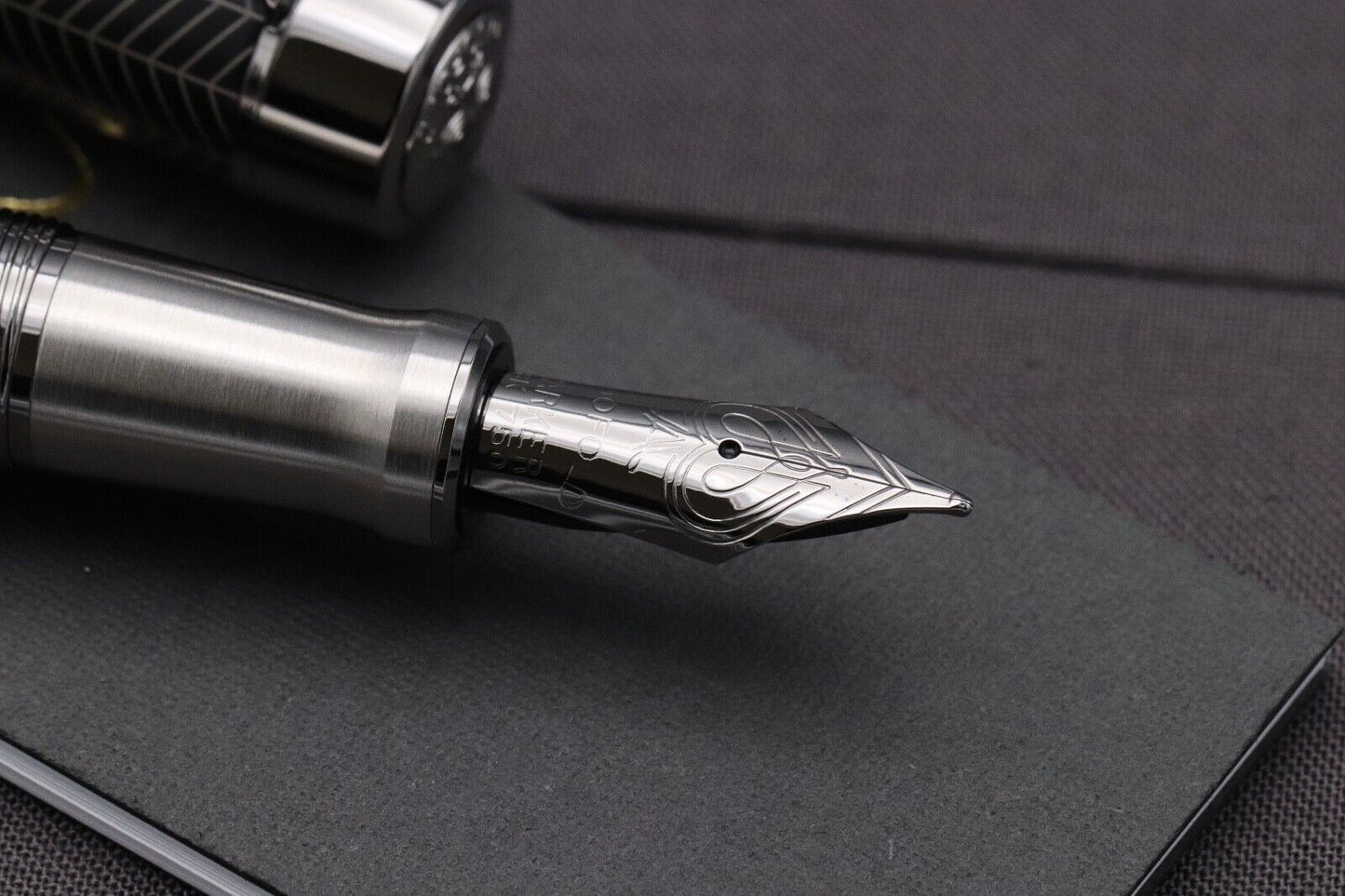 Parker Duofold Centennial Prestige Black Ruthenium Chevron Fountain Pen image 2