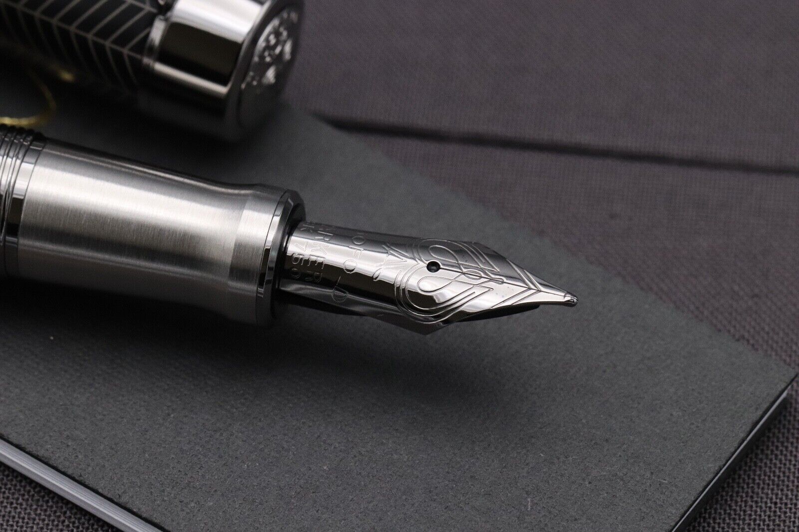 Parker Duofold Centennial Prestige Black Ruthenium Chevron Fountain Pen image 2