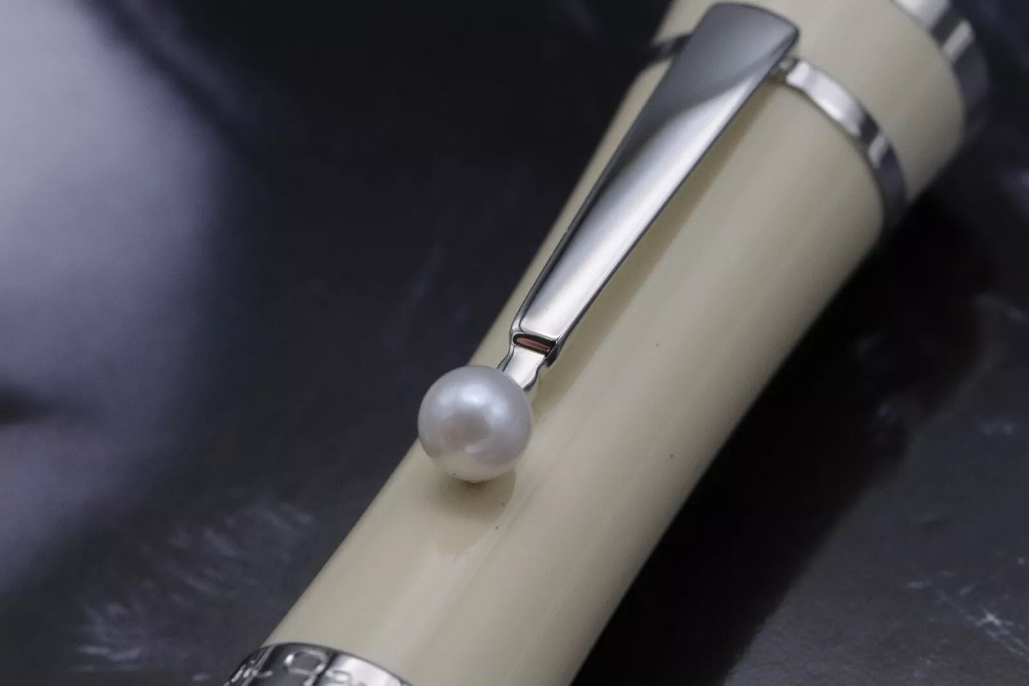 Montblanc Muses Greta Garbo Special Edition Fountain Pen - UNUSED image 11