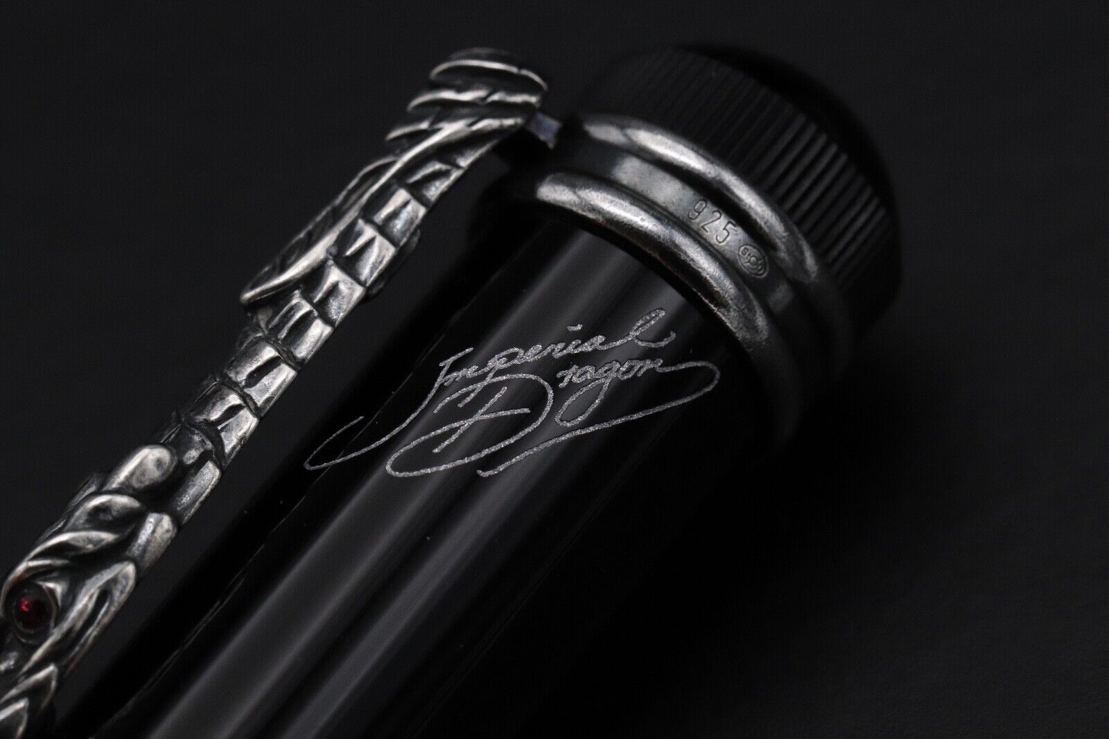 Montblanc Writers Edition Imperial Dragon Fountain Pen - NEVER INKED image 4
