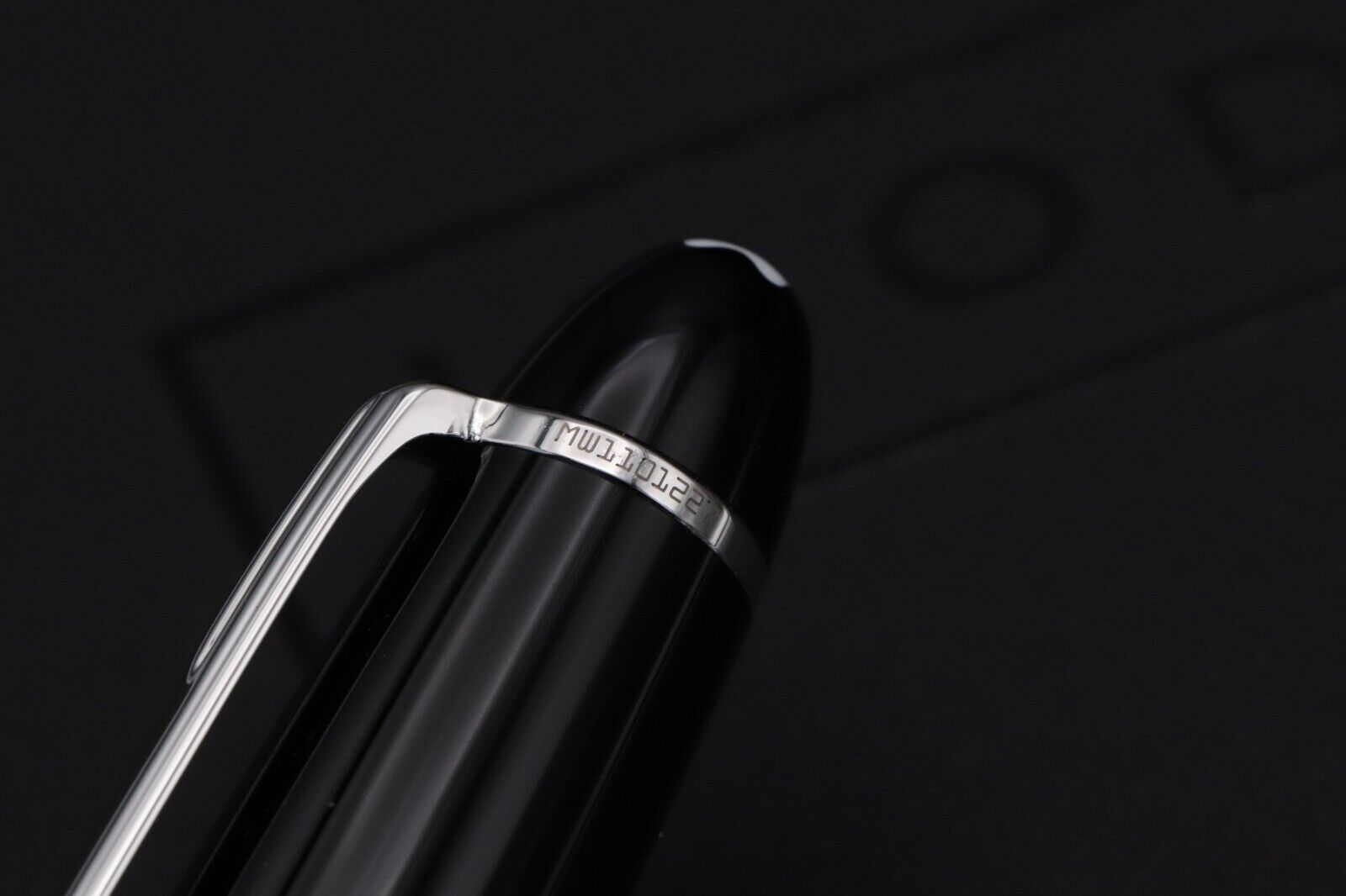 Montblanc Meisterstuck 162 LeGrand Platinum-Coated Rollerball Pen image 4