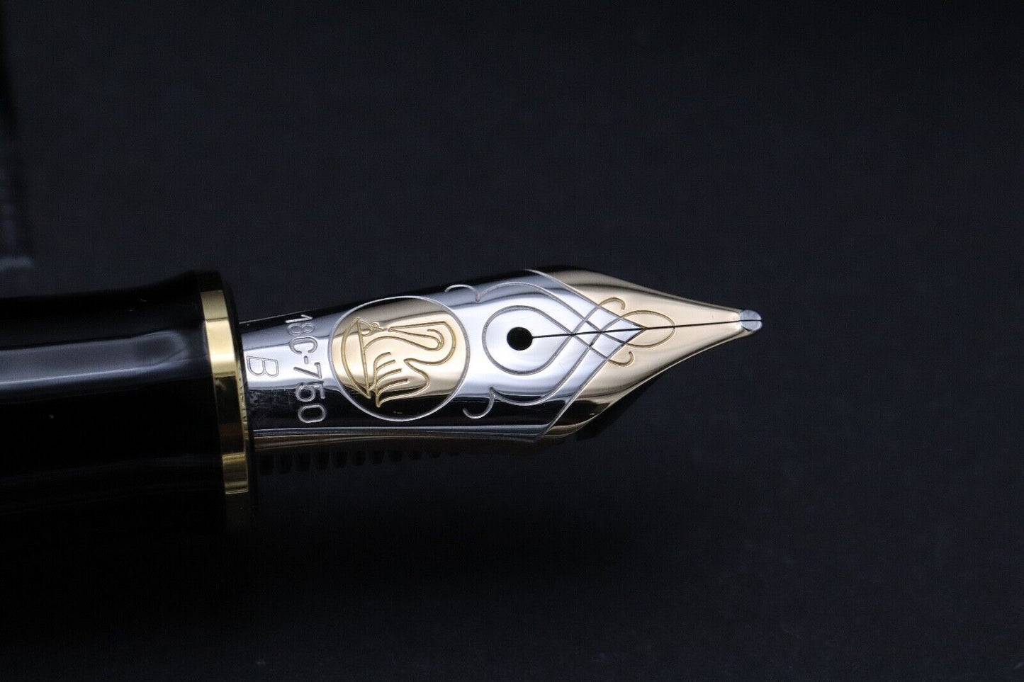Pelikan Souveran M800 Green Black Fountain Pen - NEVER INKED image 2