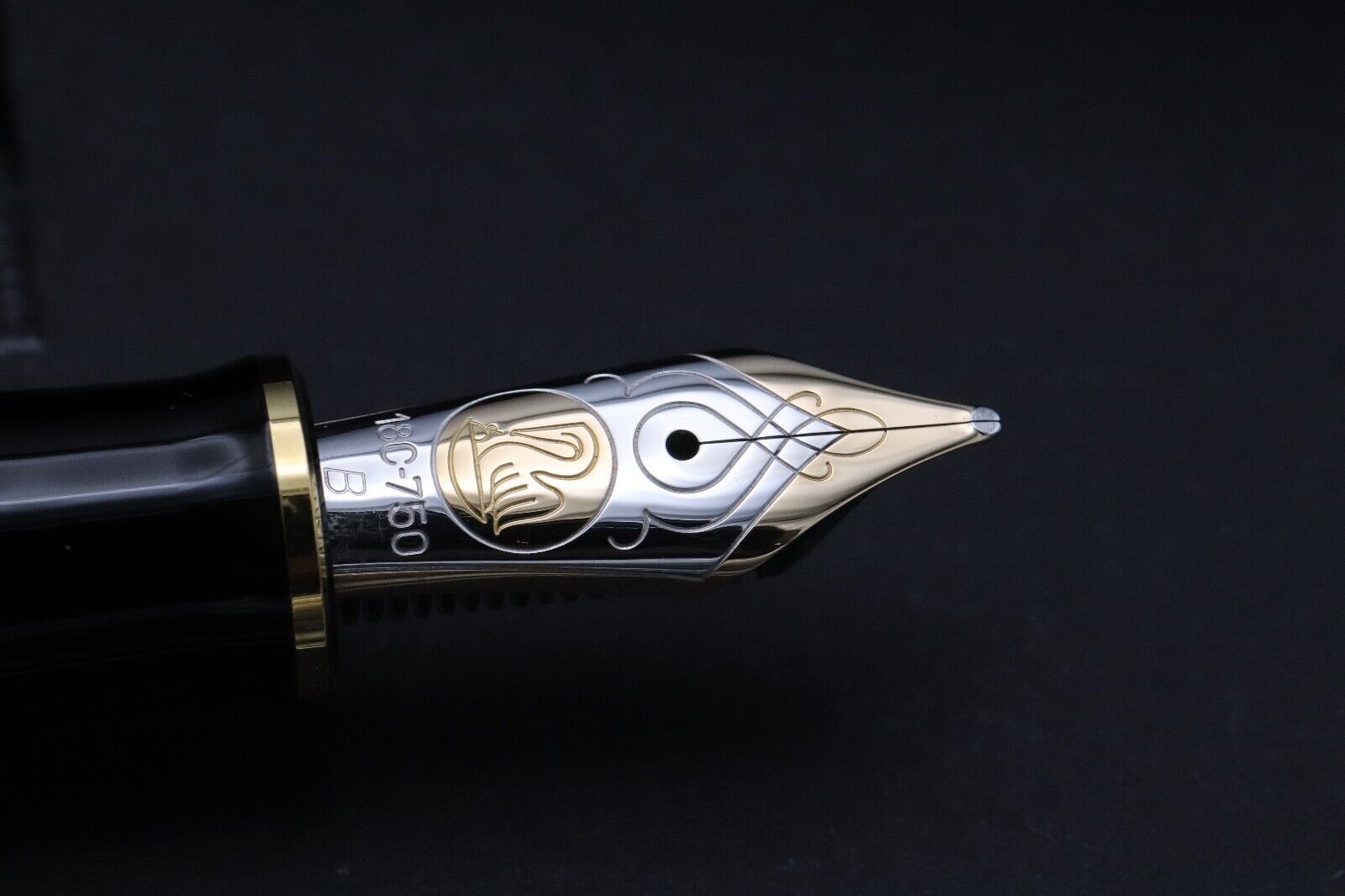 Pelikan Souveran M800 Green Black Fountain Pen - NEVER INKED image 2