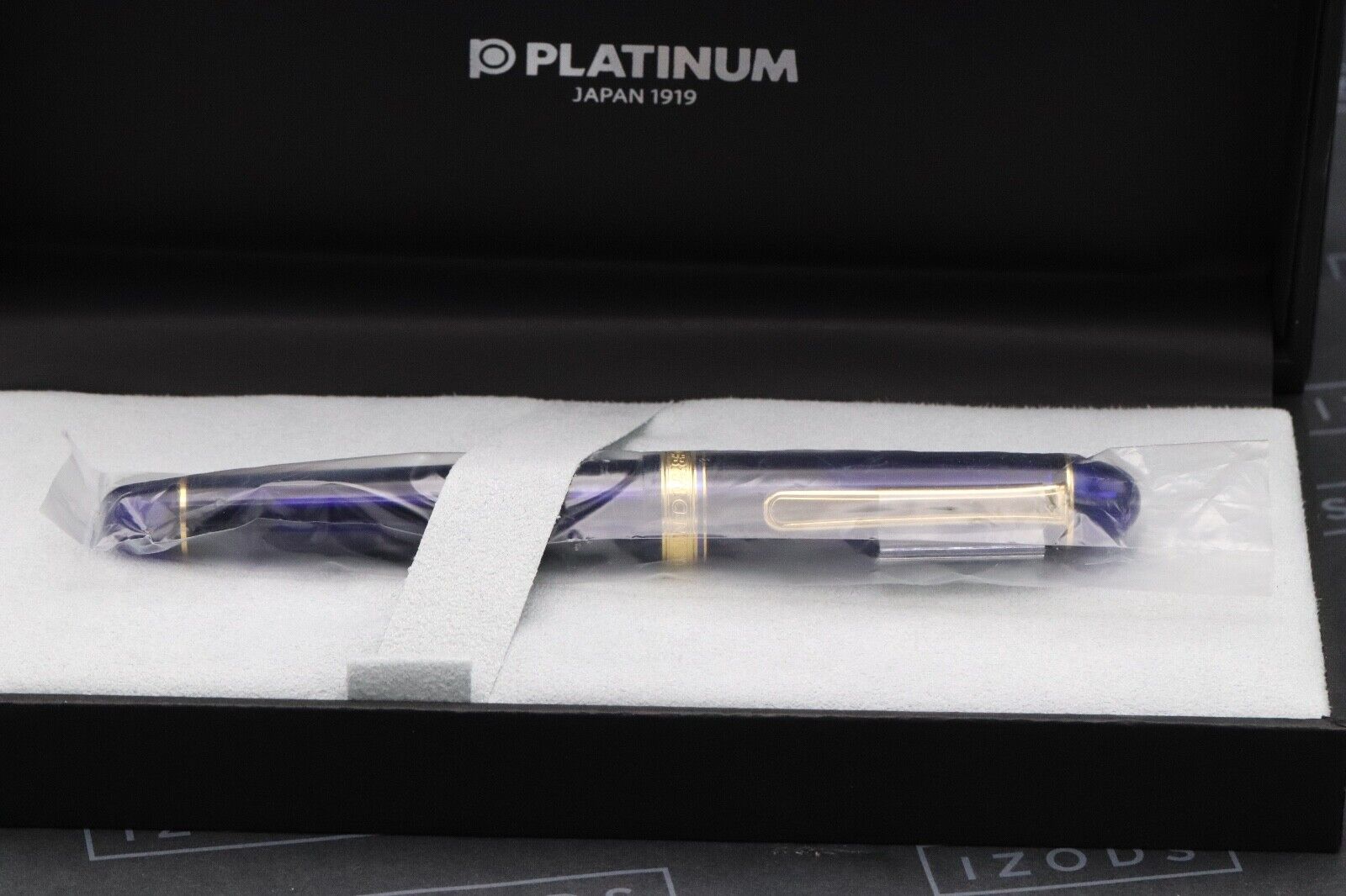 Platinum #3776 Century Chartres Blue GT Fountain Pen - SF Nib image 4