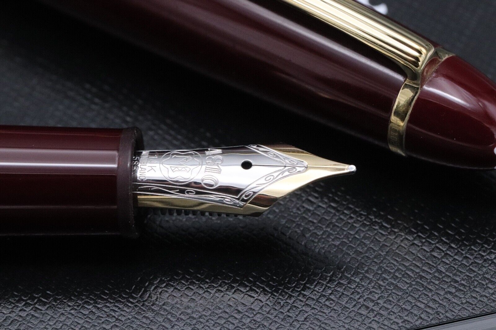 Montblanc Meisterstuck 147 Traveller Bordeaux Fountain Pen image 2