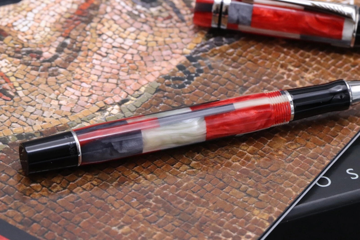Parker Duofold International Red Mosaic Rollerball Pen image 5