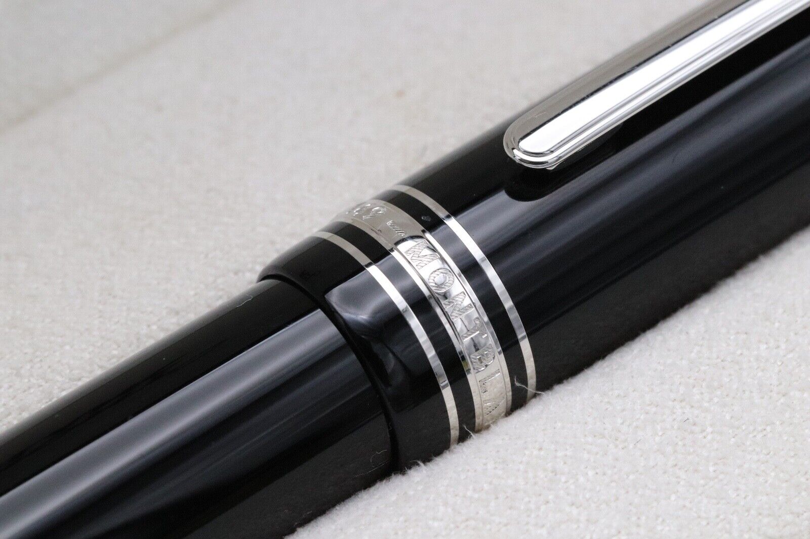 Montblanc Meisterstuck 149 Platinum-Coated Fountain Pen image 4