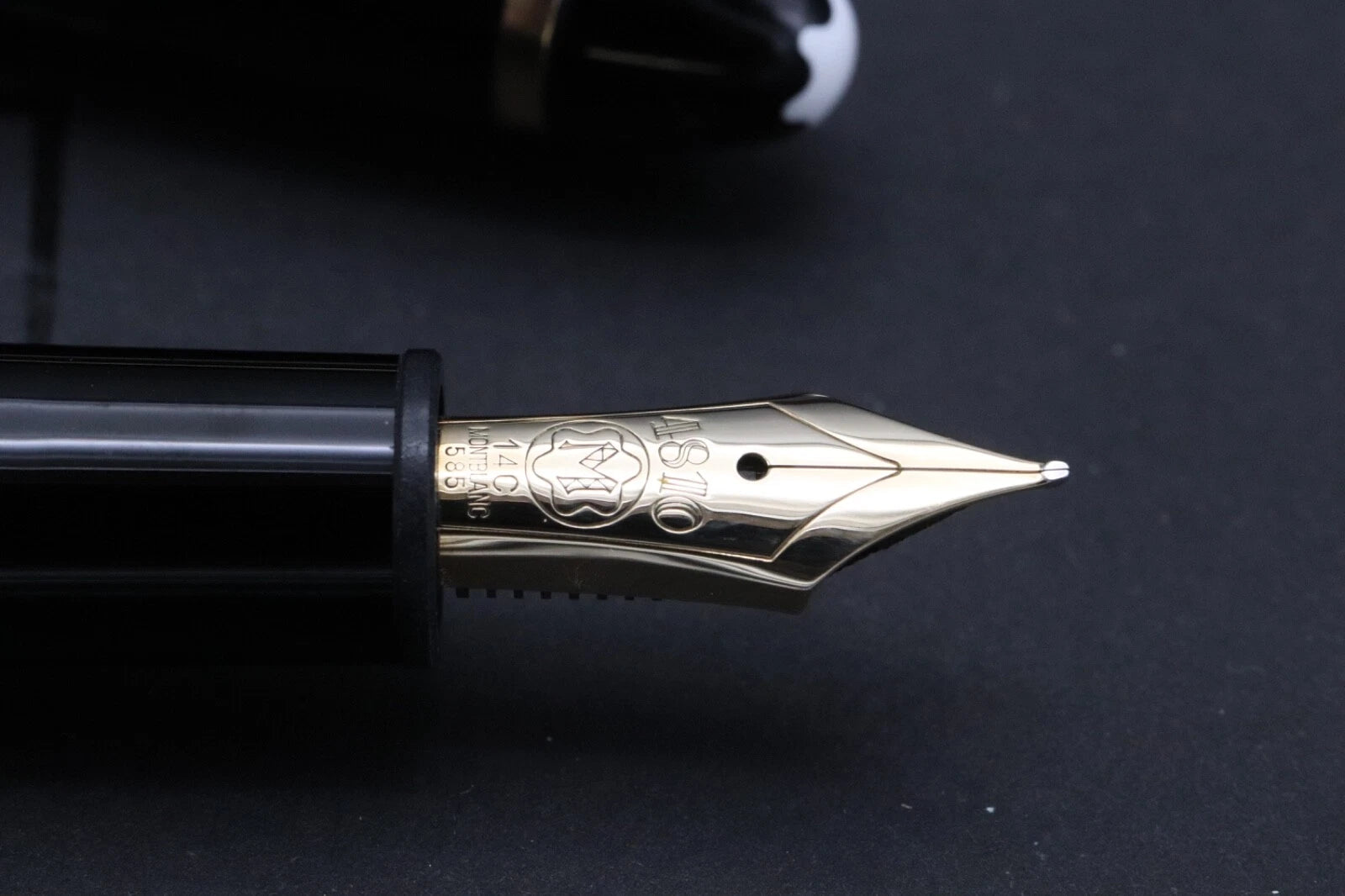 Montblanc Meisterstuck 146 LeGrand Gold Coated Fountain Pen - Monotone Nib image 4