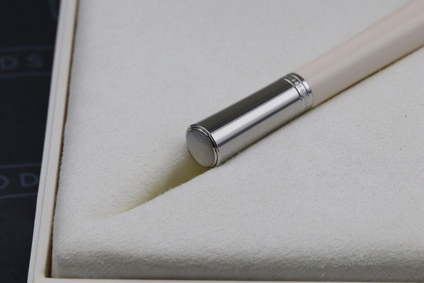 Montblanc Princesse Grace de Monaco Ivory-Resin Rollerball / Fineliner Pen image 6