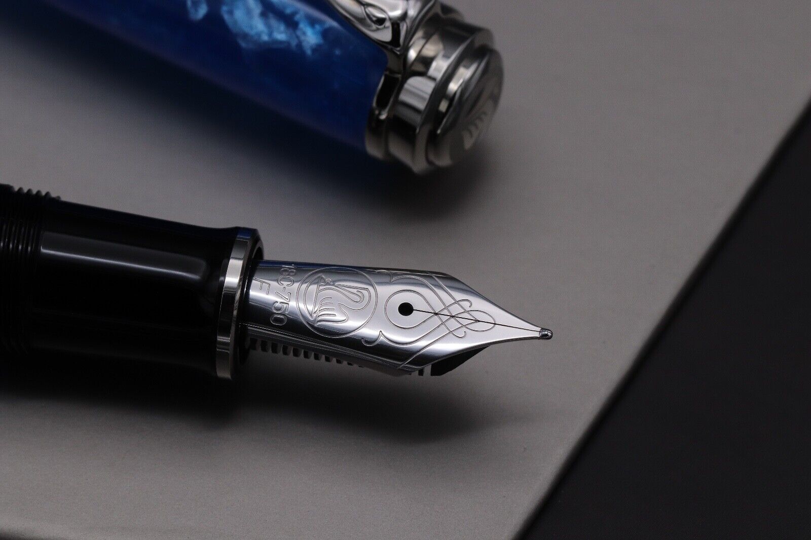 Pelikan Souveran M805 Vibrant Blue Special Edition Fountain Pen image 2