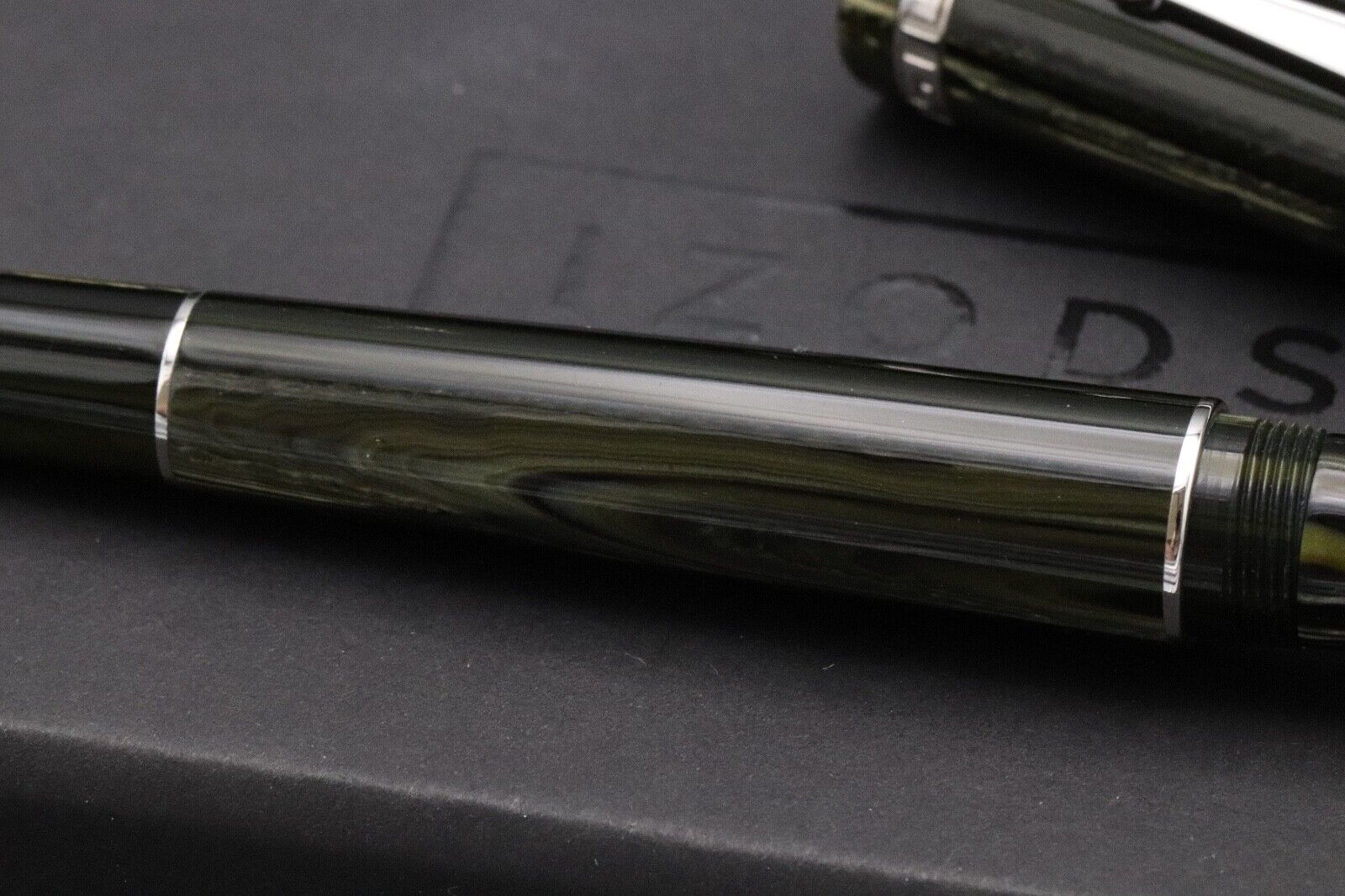 Delta Corsani Fantasia LE25 Malachite Celluloid Fountain Pen - Fusion Stub Nib image 3