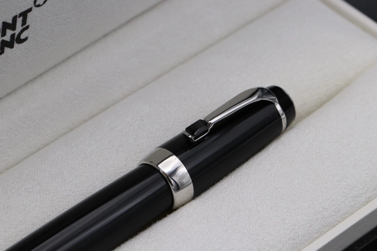 Montblanc Boheme Noir Fountain Pen - Broad Nib image 4