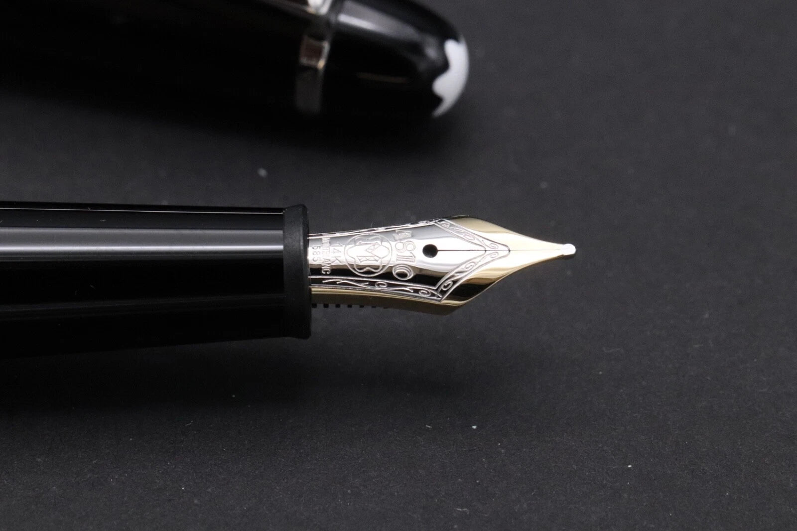 Montblanc Meisterstuck Classique Platinum Coated Fountain Pen - Serviced by MB image 5