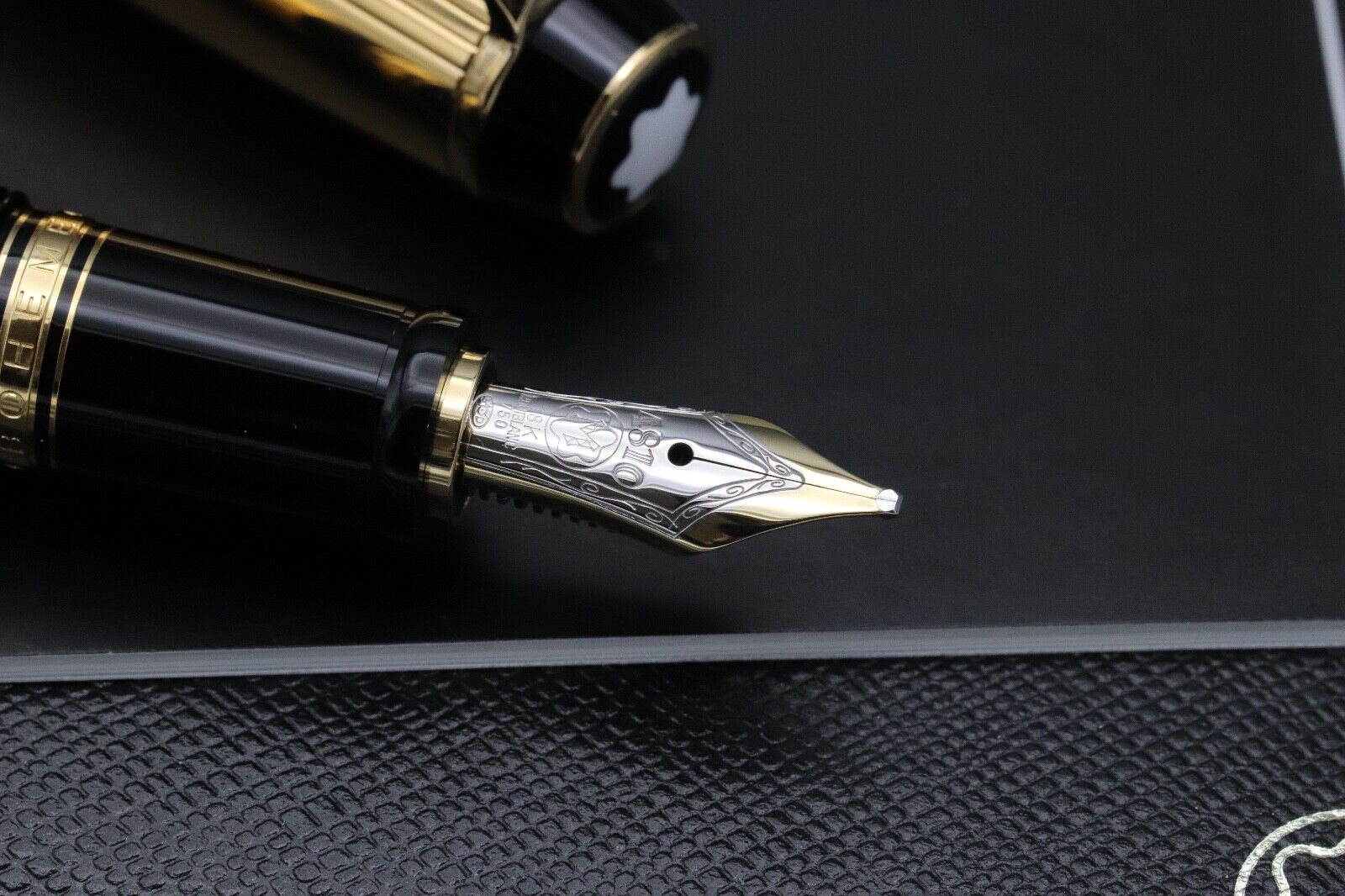 Montblanc Boheme Rouge Gold-Plated Fountain Pen - UNUSED - Broad Nib image 2