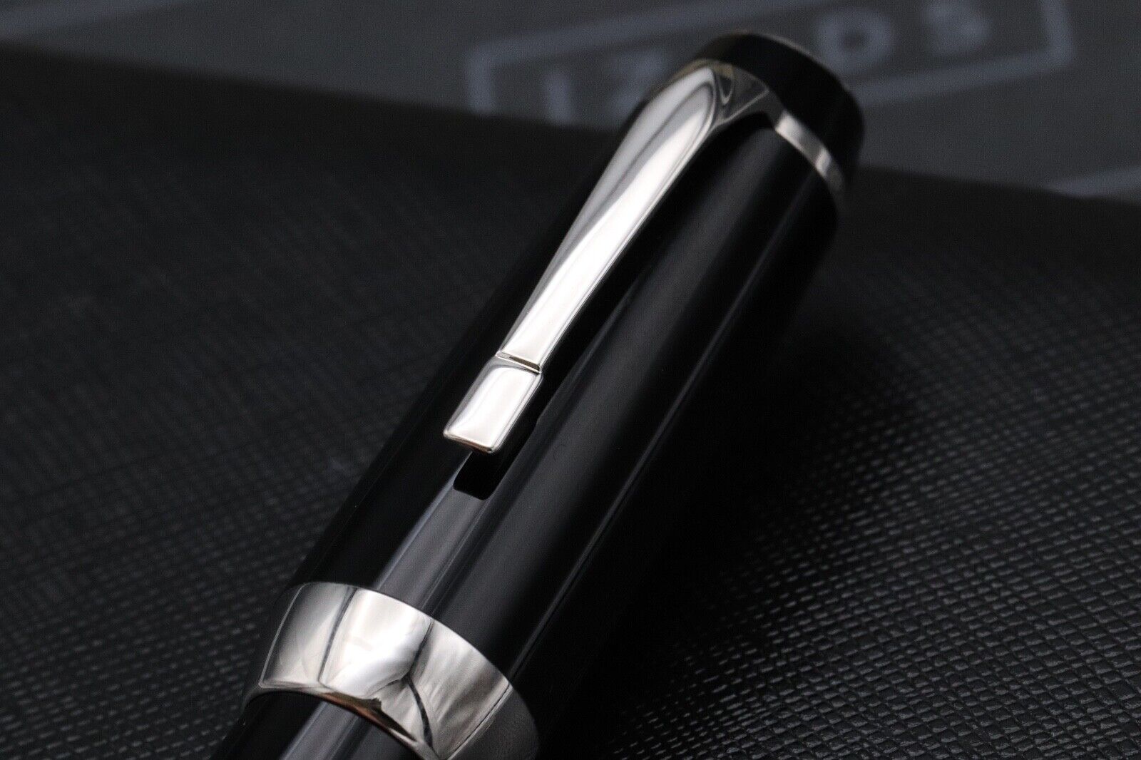 Montblanc Boheme XL Platinum Line No Stone Fountain Pen - Fine Nib image 4