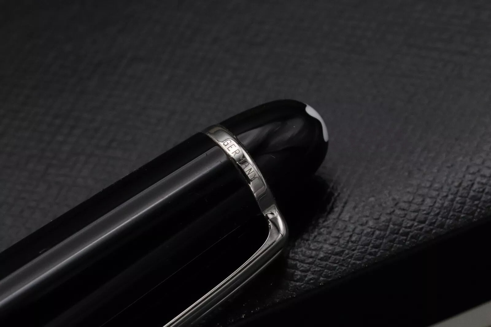 Montblanc Meisterstuck 145 Classique Platinum Coated Fountain Pen - BB Nib image 6