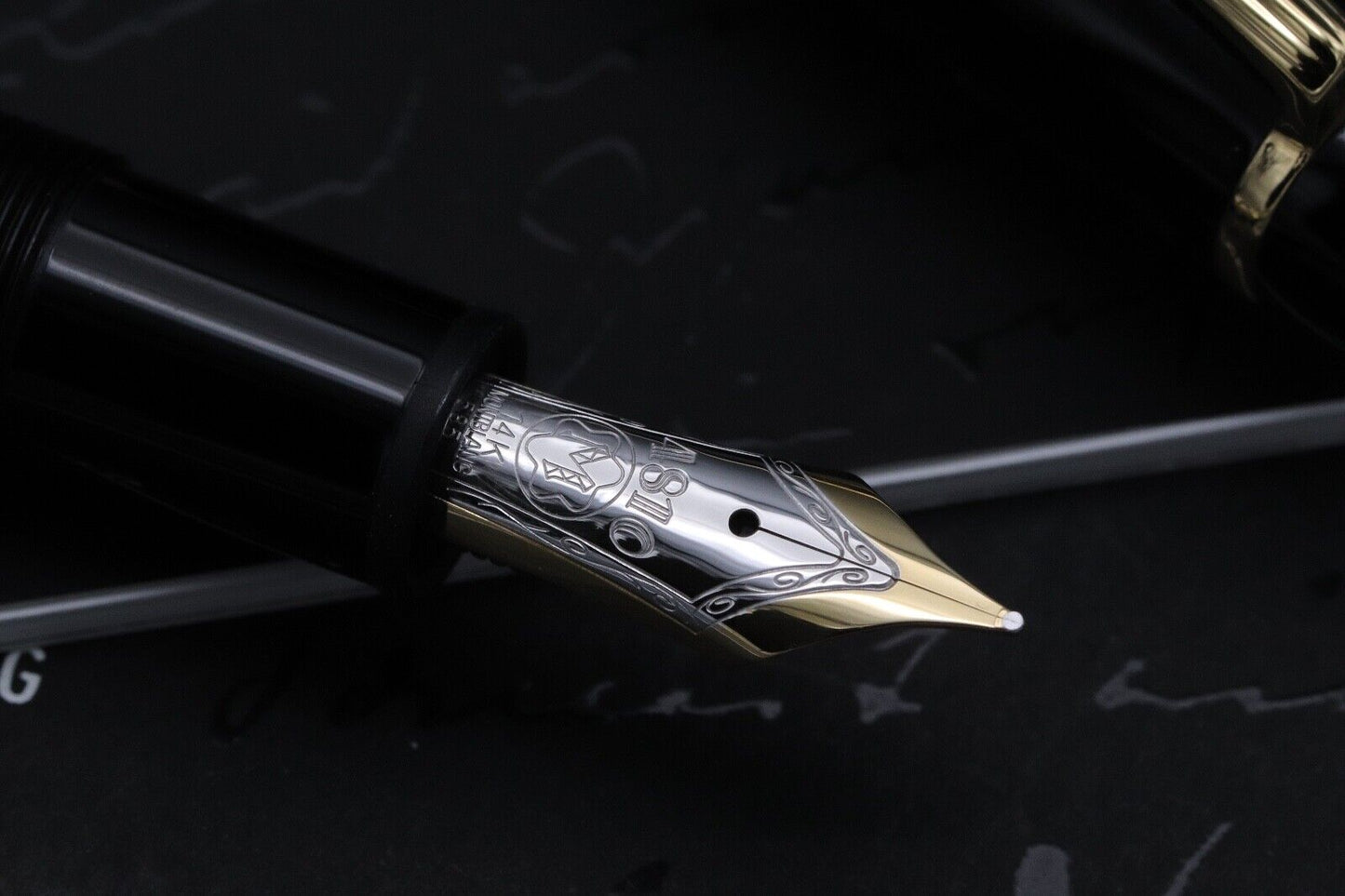 Montblanc Meisterstuck 146 LeGrand Gold-Coated Fountain Pen image 2