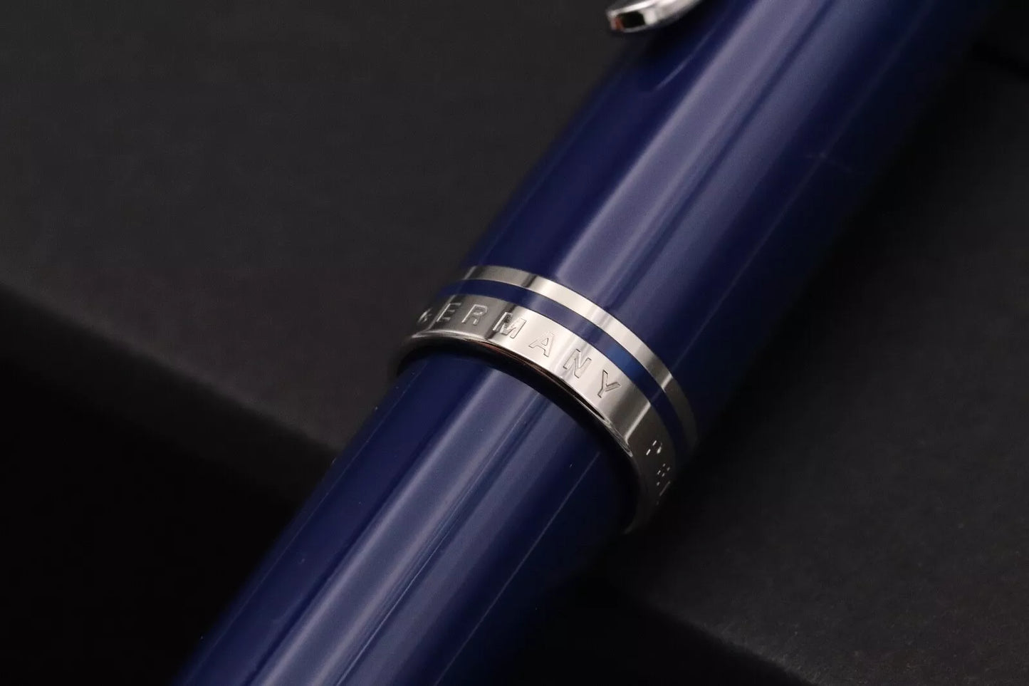 Pelikan Souveran M805 Dark Blue Fountain Pen image 5