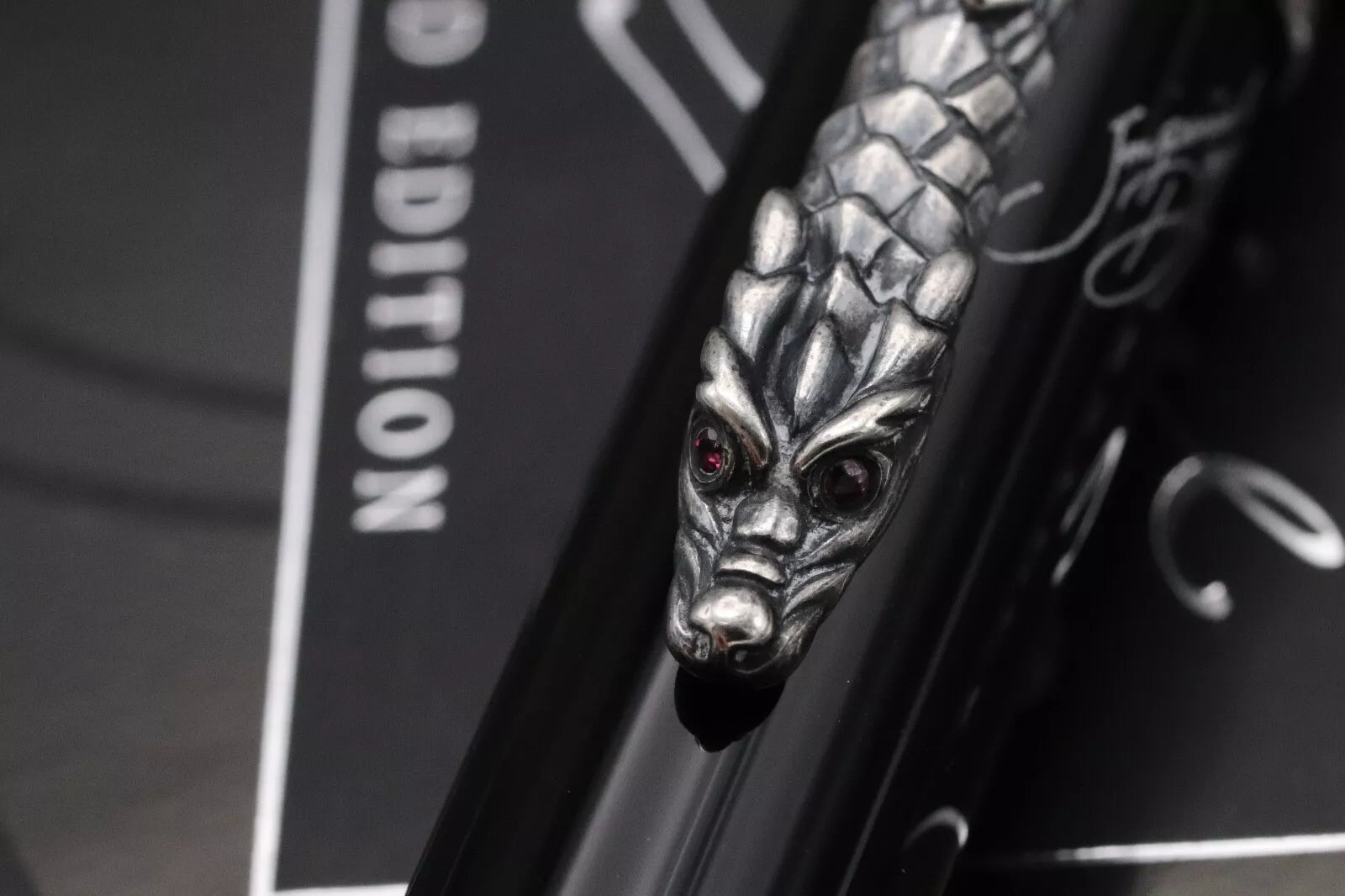 Montblanc Writers Edition Imperial Dragon Fountain Pen - NEVER INKED - Broad Nib image 7