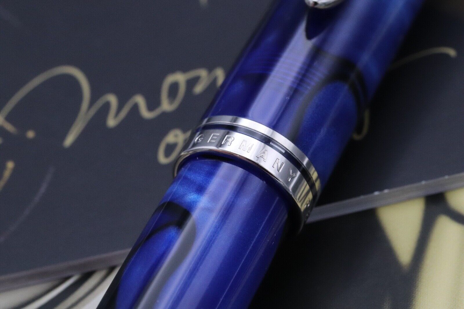 Pelikan M805 Blue Dunes Special Edition Fountain Pen - UNUSED image 4