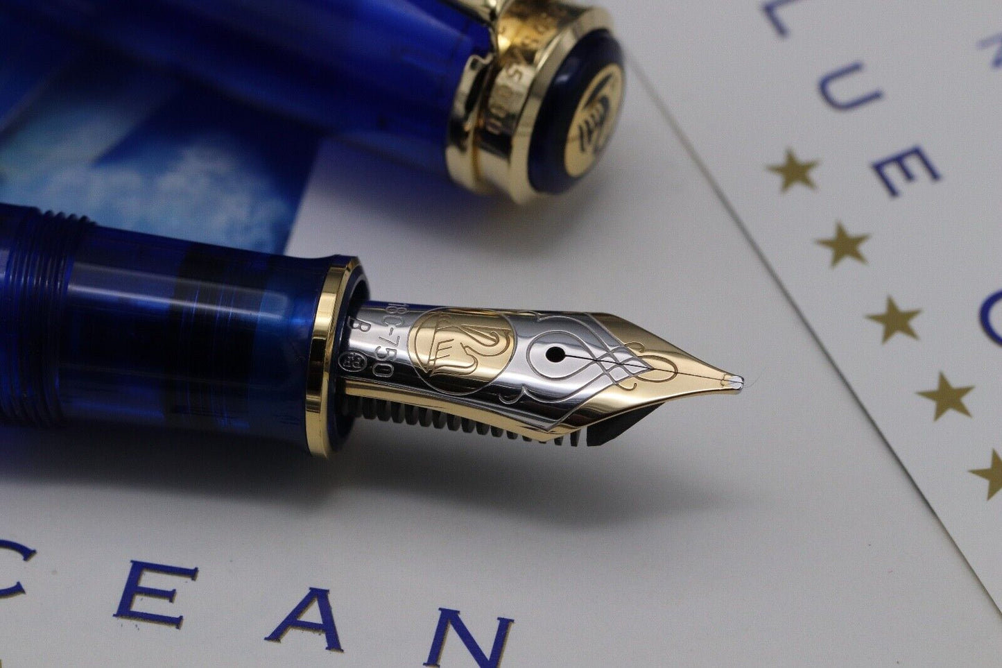 Pelikan M800 Blue Ocean Limited Edition Fountain Pen - Broad PF Nib image 2