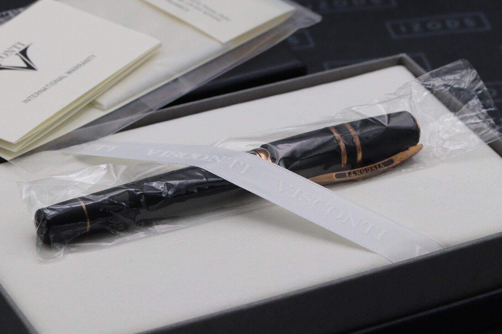 Visconti Homo Sapiens Bronze Age Fountain Pen - 18k Fine image 6