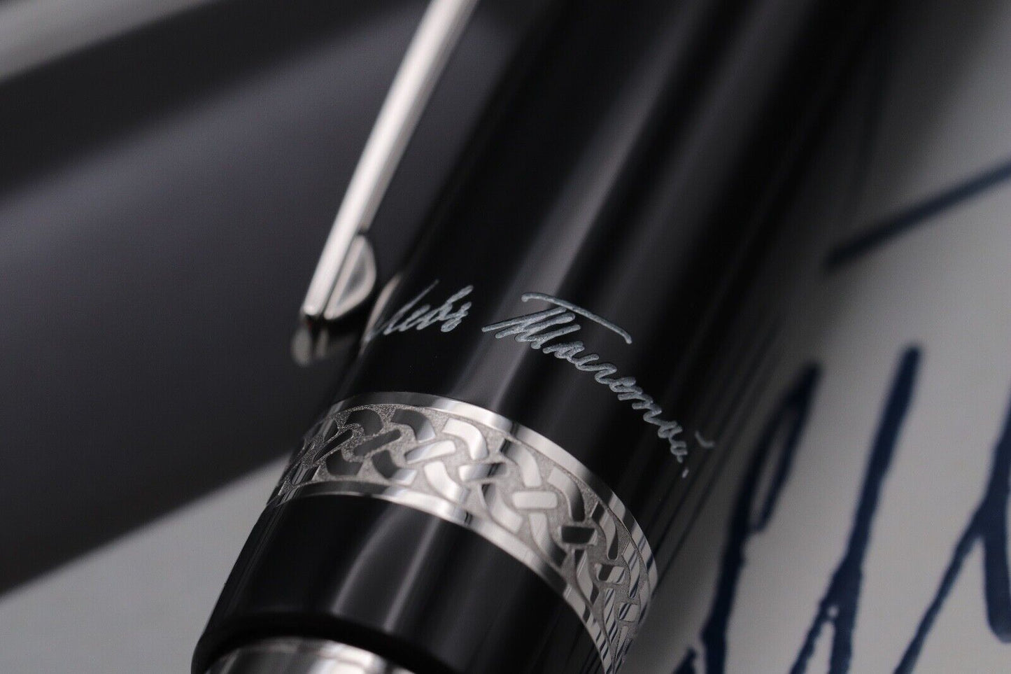 Montblanc Writers Edition Leo Tolstoy Fountain Pen - NEVER INKED - NUMBER 666 image 5