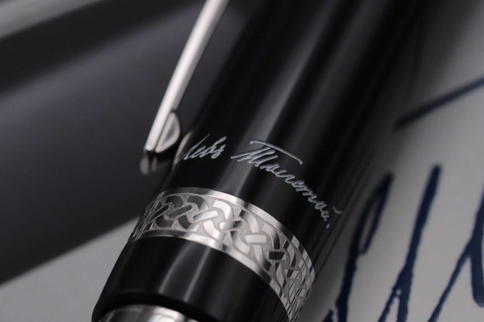 Montblanc Writers Edition Leo Tolstoy Fountain Pen - NEVER INKED - NUMBER 666 image 5