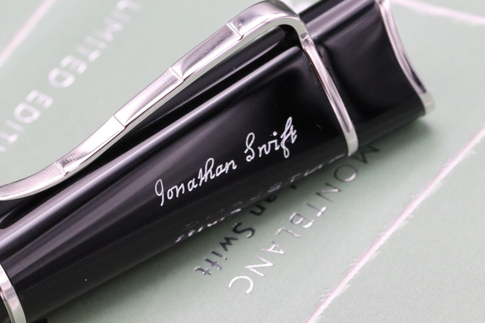 Montblanc Writers Edition Jonathan Swift Fountain Pen image 4