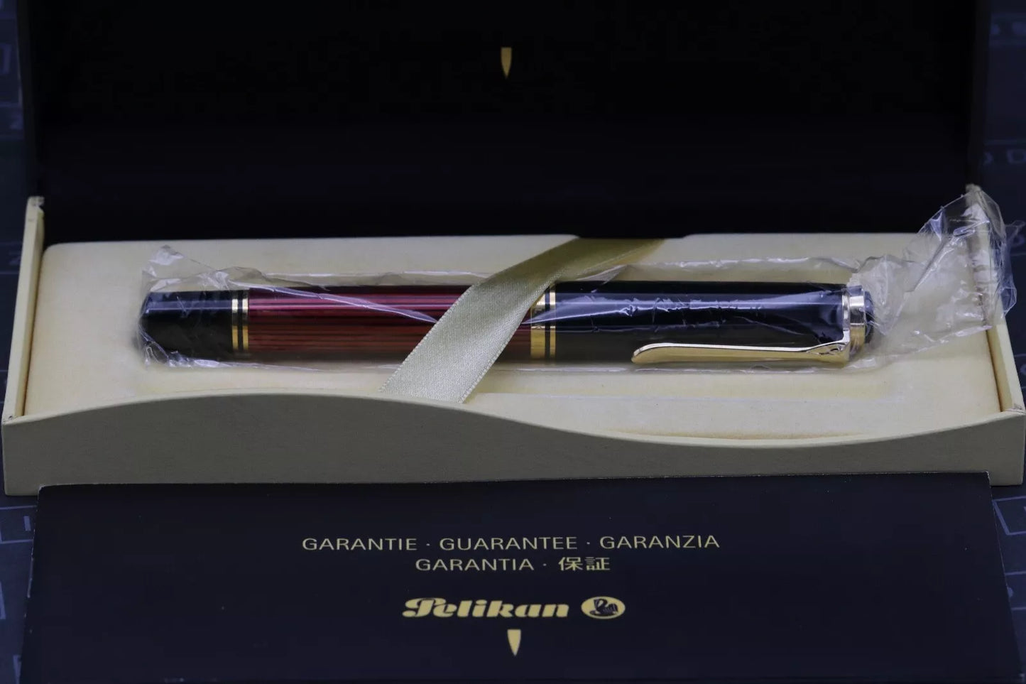 Pelikan Souveran M800 Red Black Fountain Pen - 2001-2003 - NEVER INKED image 9