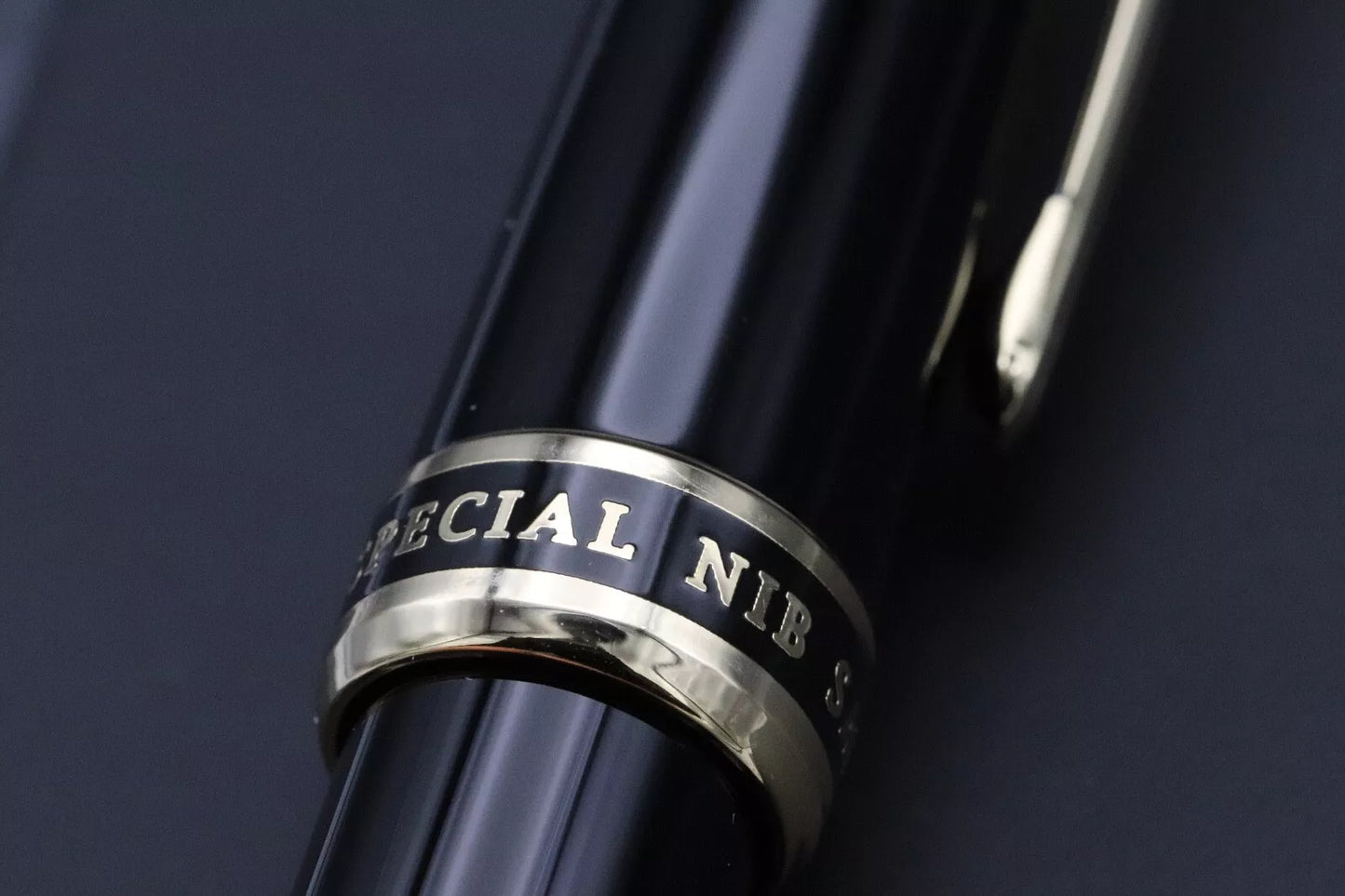 Sailor 1911L Black Gold Fountain Pen - Naginata Cross Point Nib image 6