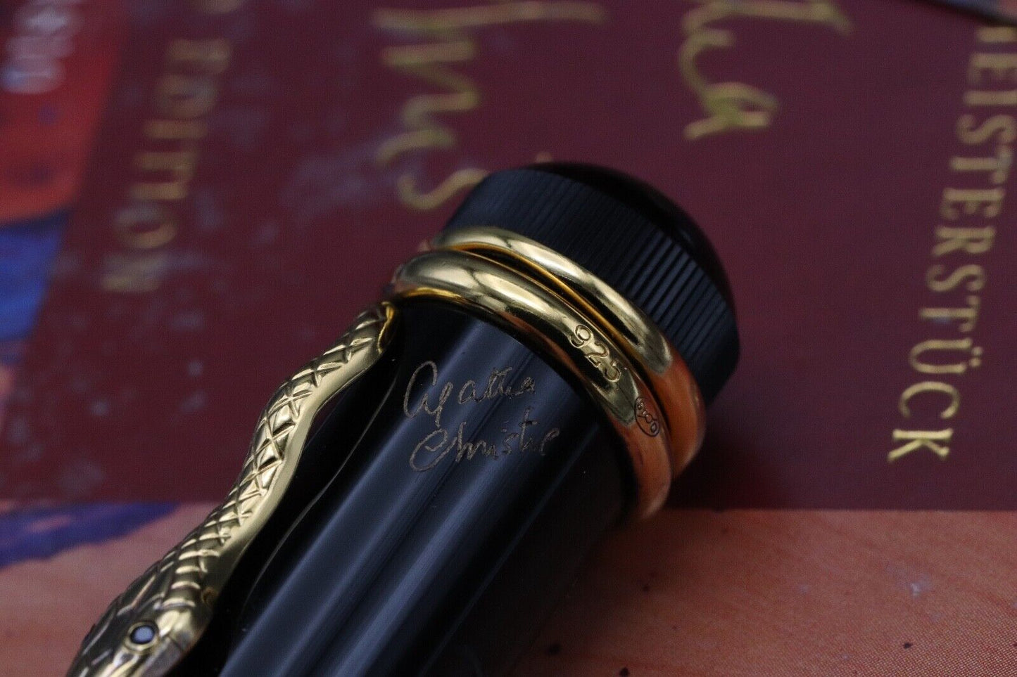 Montblanc Writers Edition Agatha Christie Vermeil Fountain Pen - UNUSED - F Nib image 4