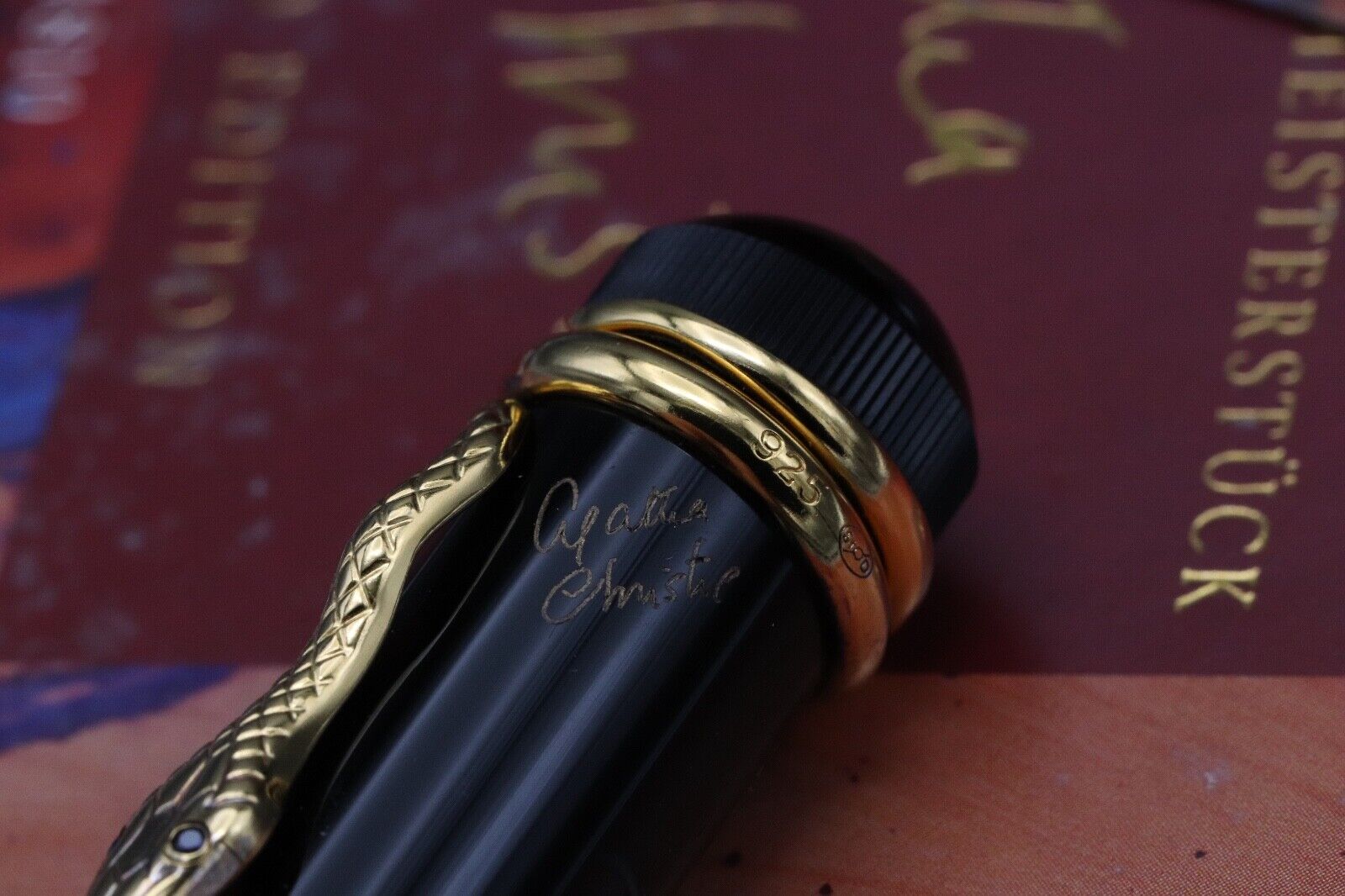 Montblanc Writers Edition Agatha Christie Vermeil Fountain Pen - UNUSED - F Nib image 4