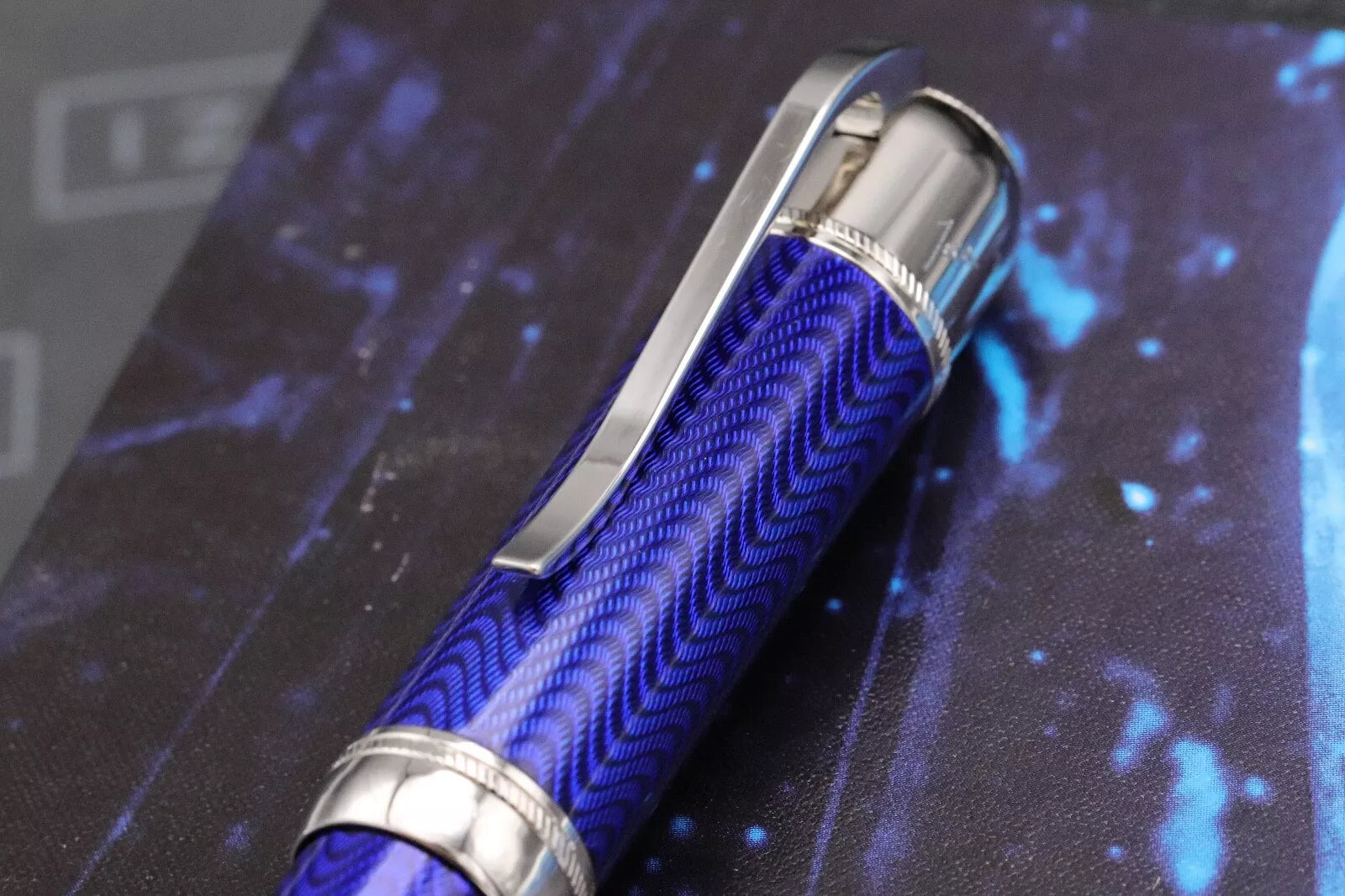 Montblanc Writers Edition Jules Verne Fountain Pen image 6