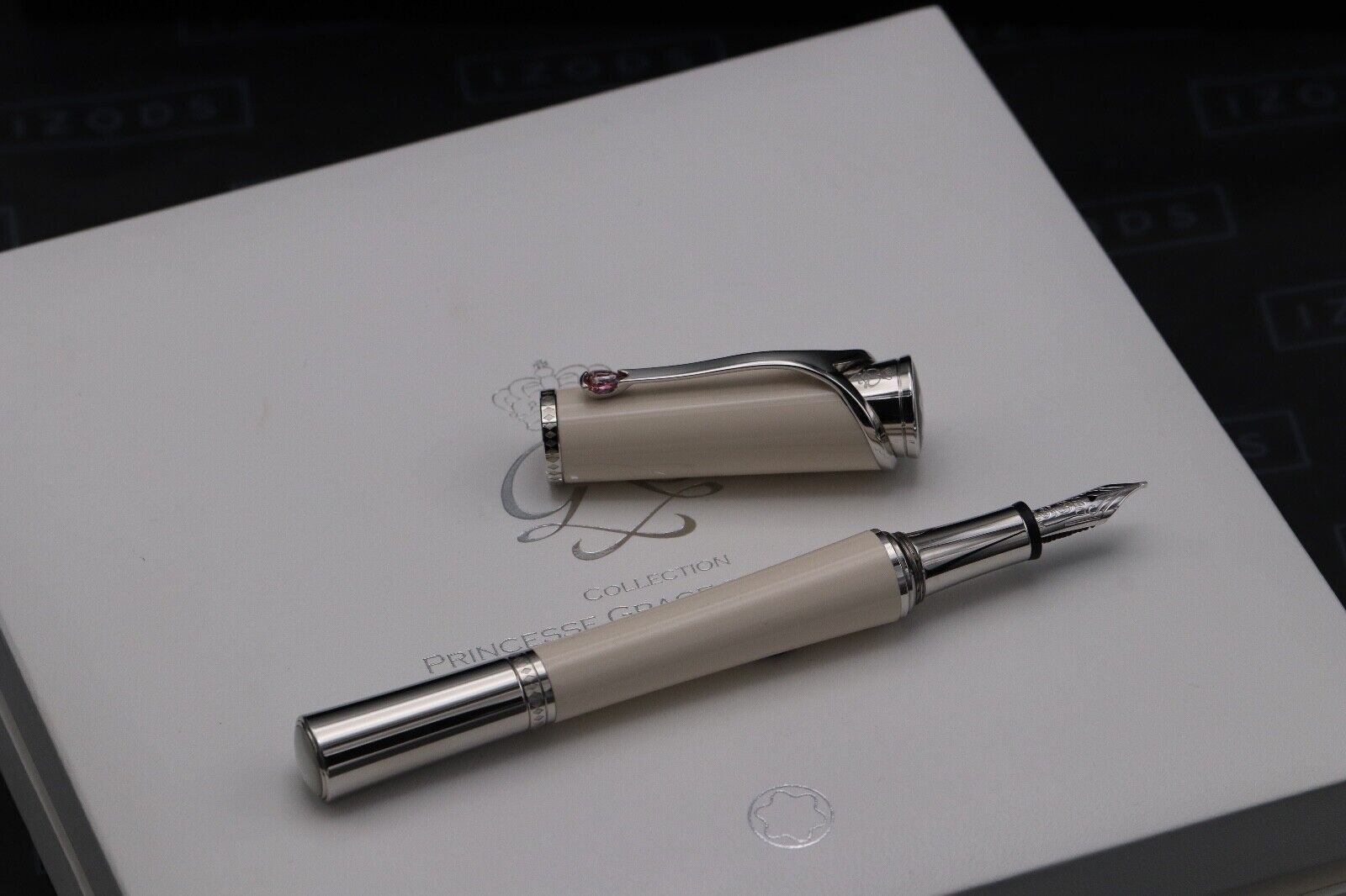 Montblanc Princesse Grace de Monaco Ivory-Resin Fountain Pen – IZODS