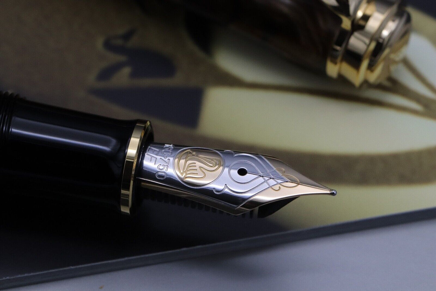 Pelikan Souveran M800 Grand Place Special Edition Fountain Pen - UNUSED - EF image 2