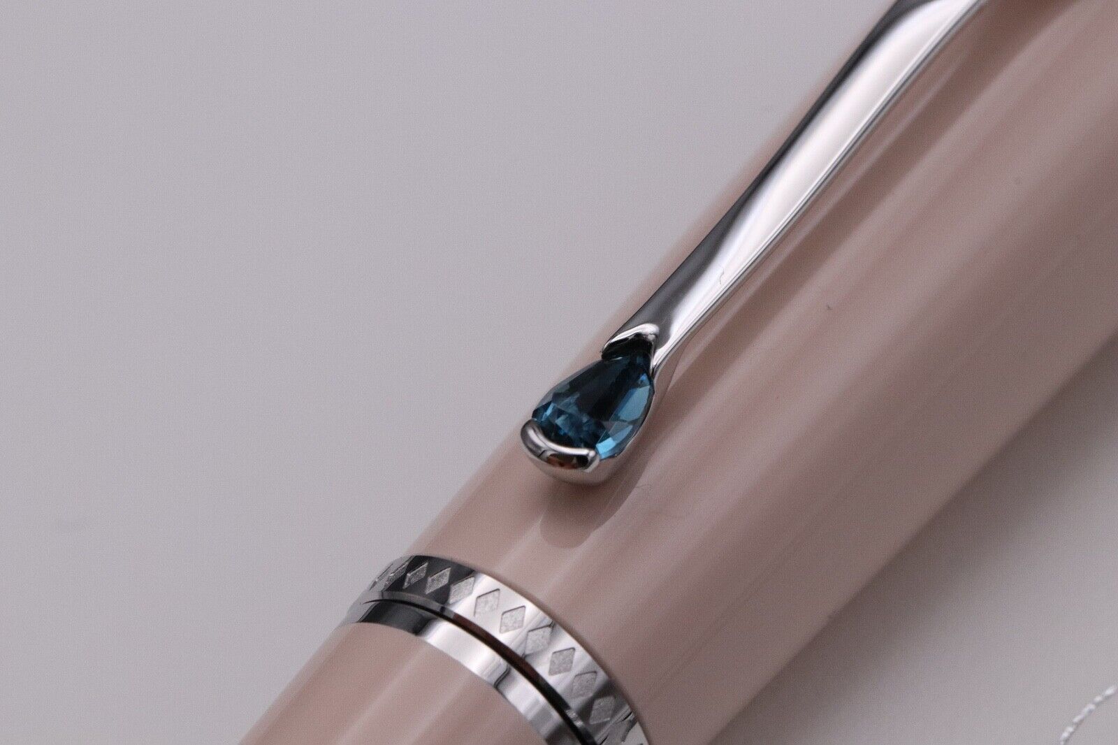 Montblanc Muses Poudre Special Edition Ballpoint Pen - UNUSED image 2