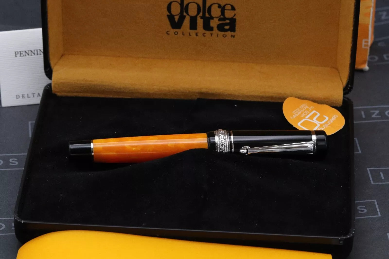 Delta Dolcevita Mini Fountain Pen - 18k Medium Nib image 7