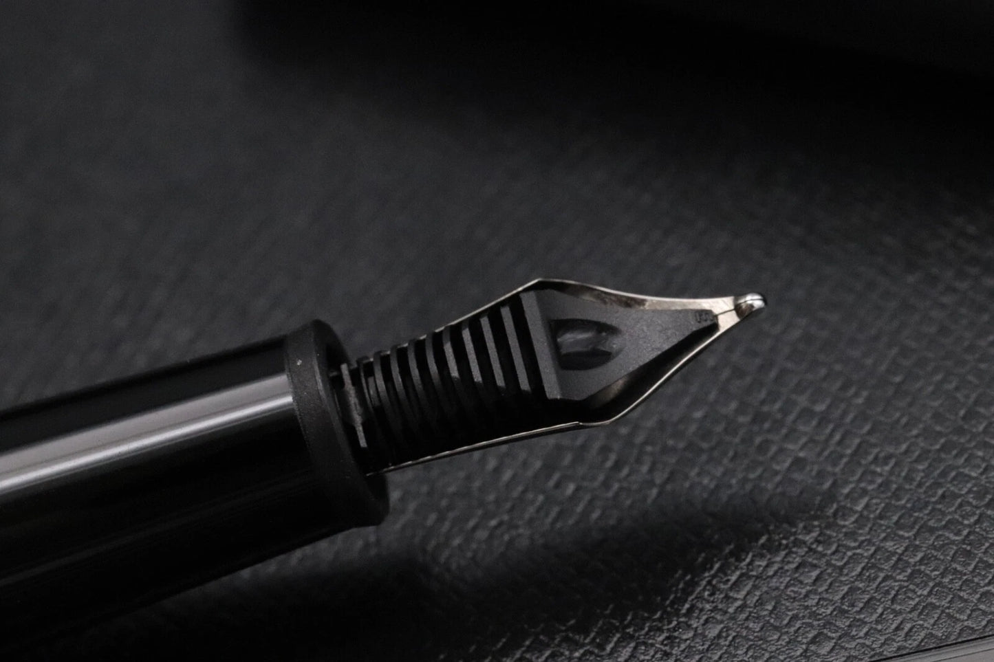 Montblanc Meisterstuck Classique Ultra Black Fountain Pen image 9