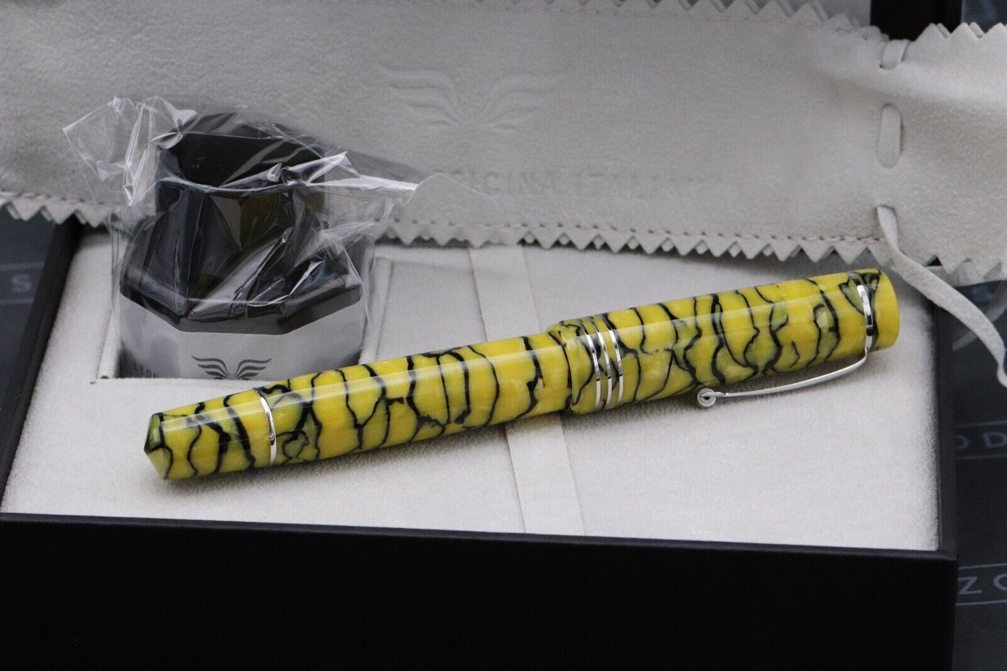Leonardo Pompeii Celluloid LE7 Fountain Pen - #6 La Fenice Nib image 6