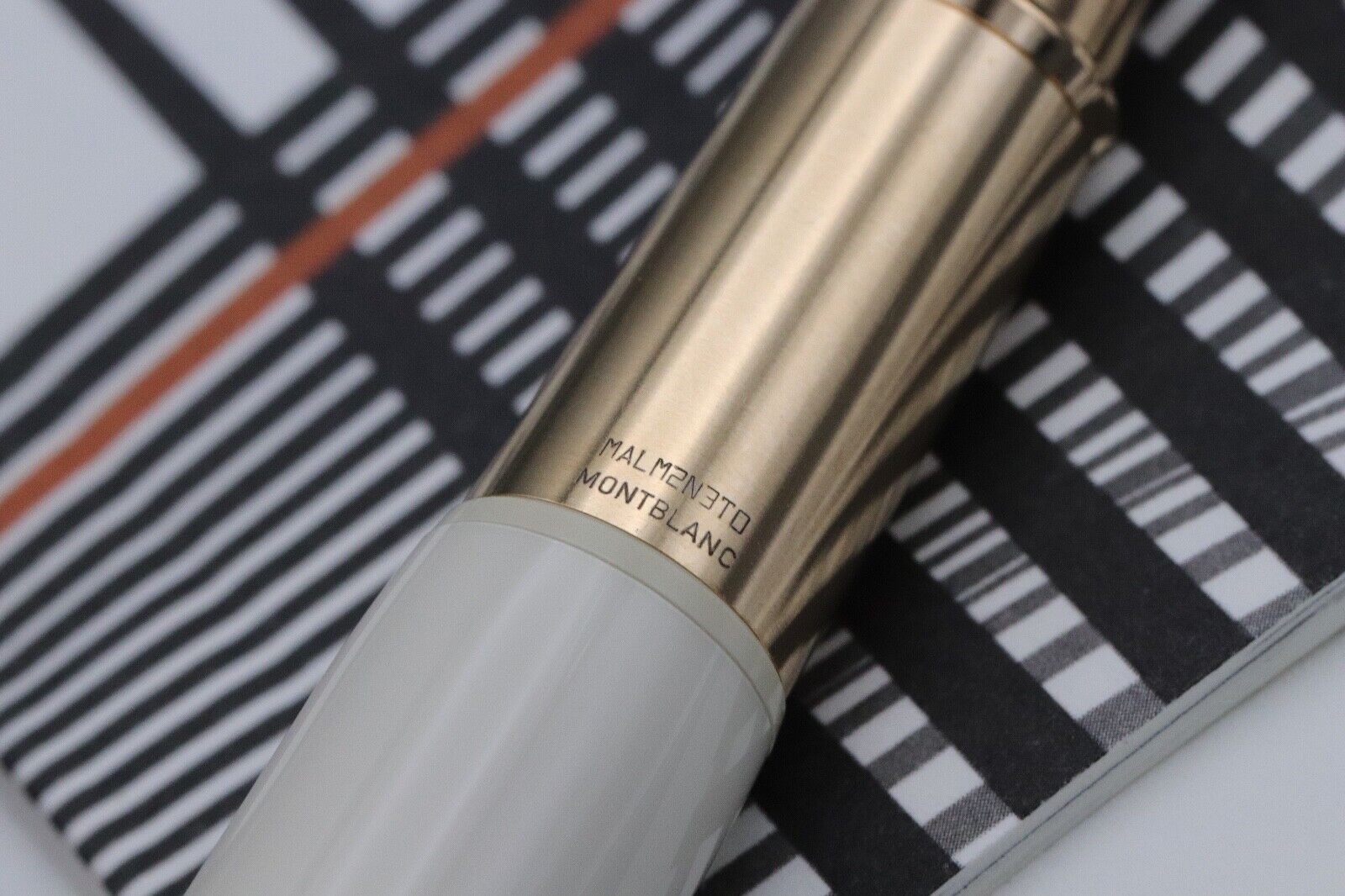 Montblanc Heritage Rouge et Noir Baby Ivory-Resin Rollerball Pen - UNUSED image 4