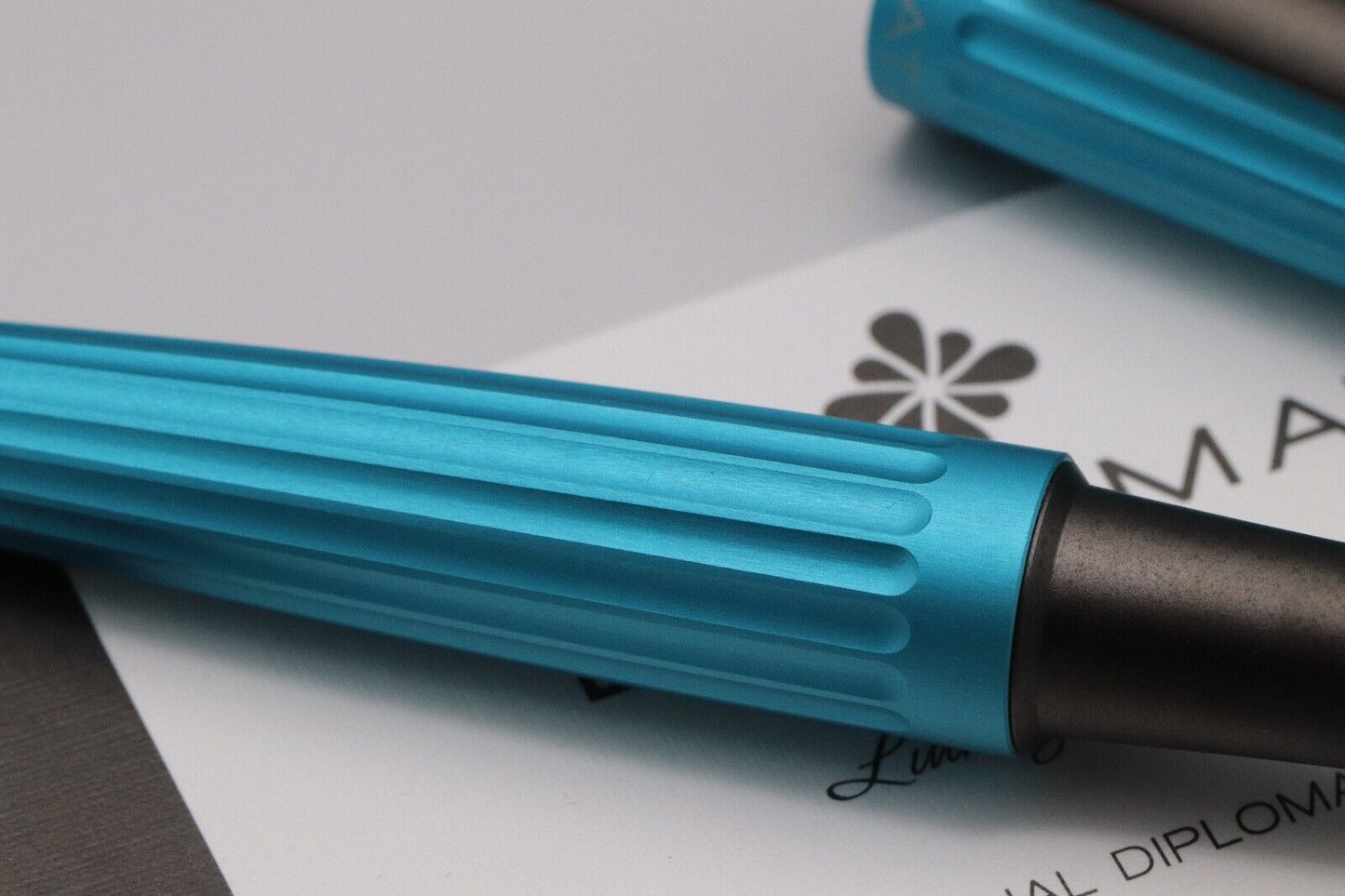 Diplomat Aero Turquoise Fountain Pen - 14k Broad Nib image 3
