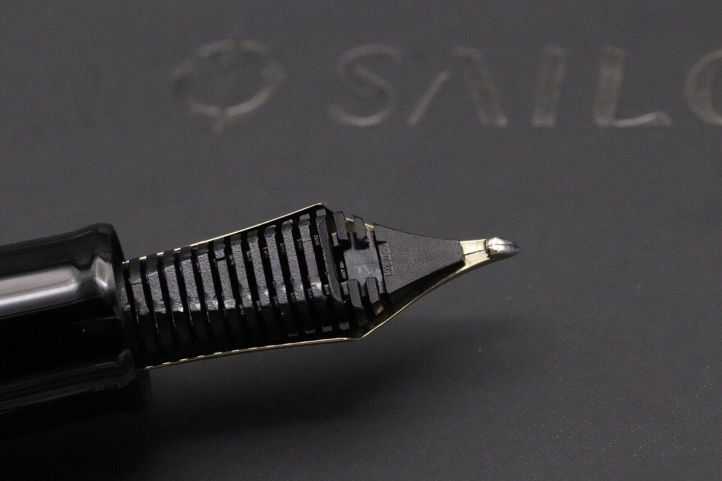 Sailor 1911L Black Gold Fountain Pen - Naginata Cross Point Nib image 3