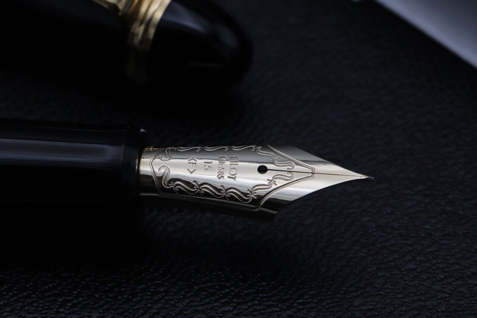 Pilot Custom 823 Smoke Fountain Pen image 2