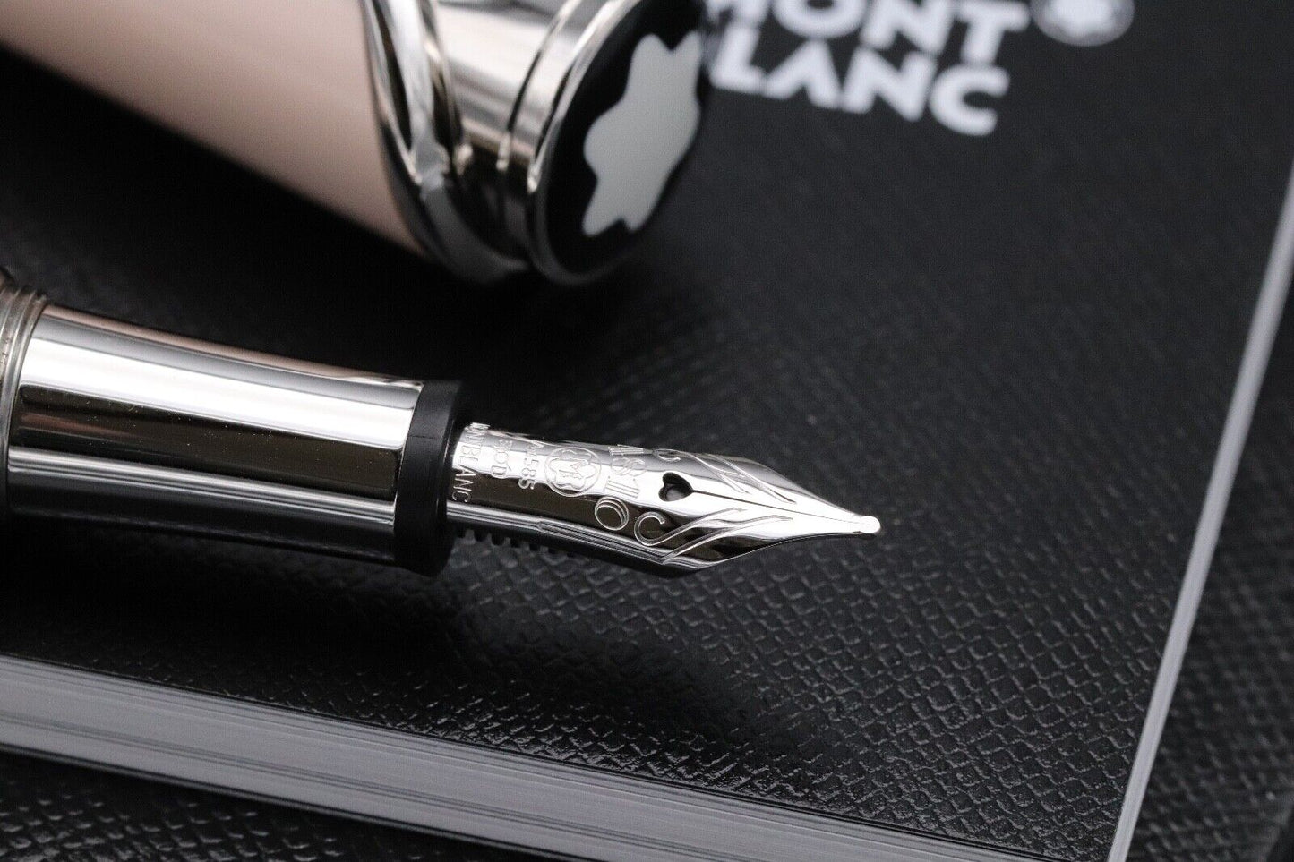 Montblanc Muses Poudre Special Edition Fountain Pen image 2
