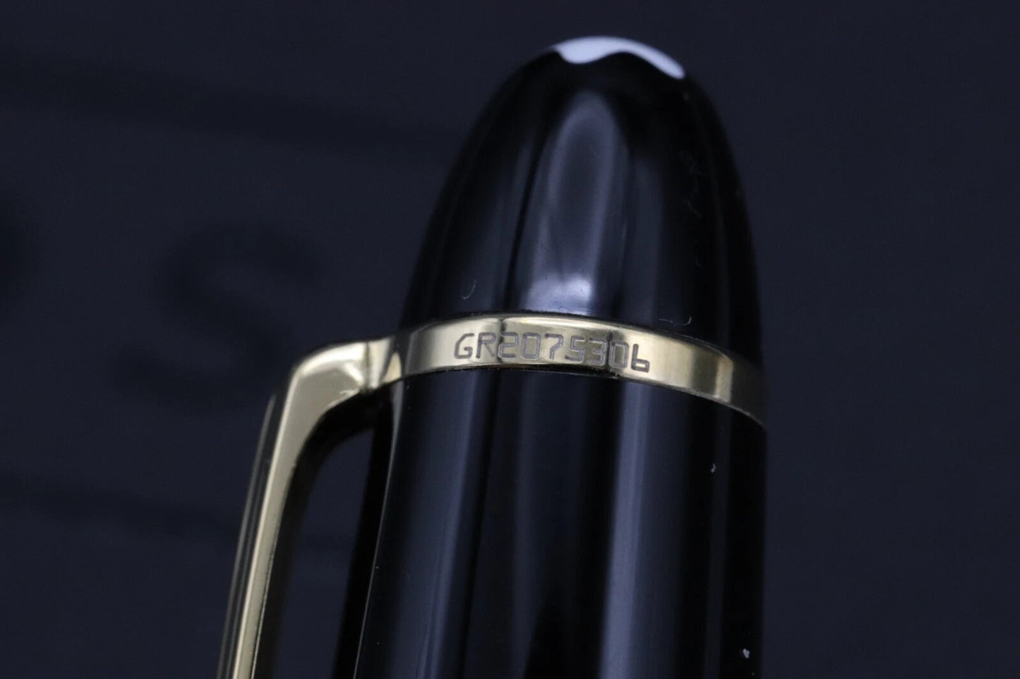Montblanc Meisterstuck 147 Traveller Gold Line Fountain Pen with Pouch image 6