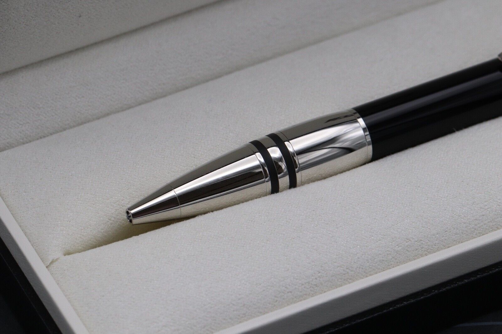 Montblanc Starwalker Platinum Resin Doue Ballpoint Pen - UNUSED image 2