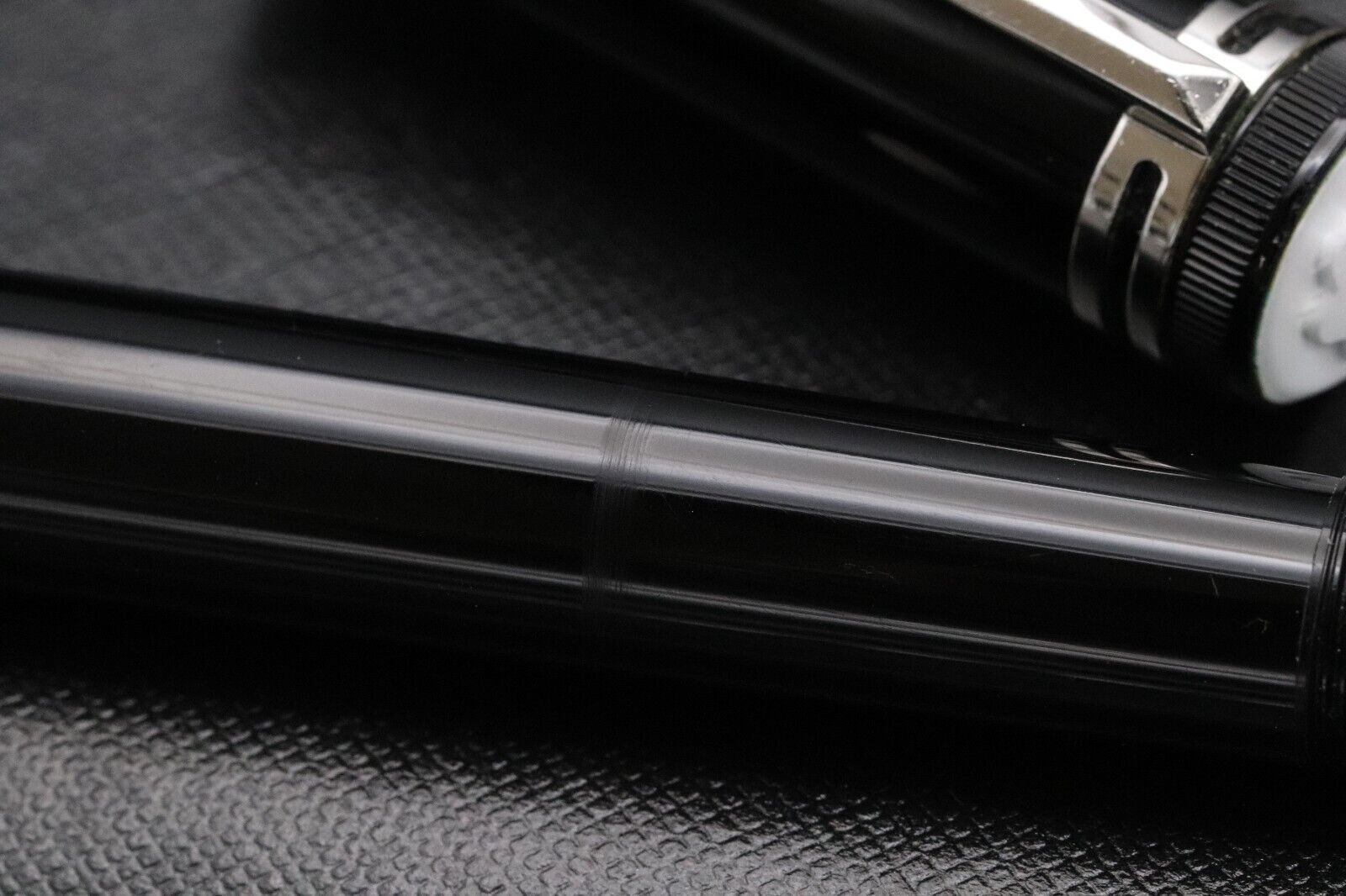 Montblanc Heritage 1912 Fountain Pen - Broad Nib image 4