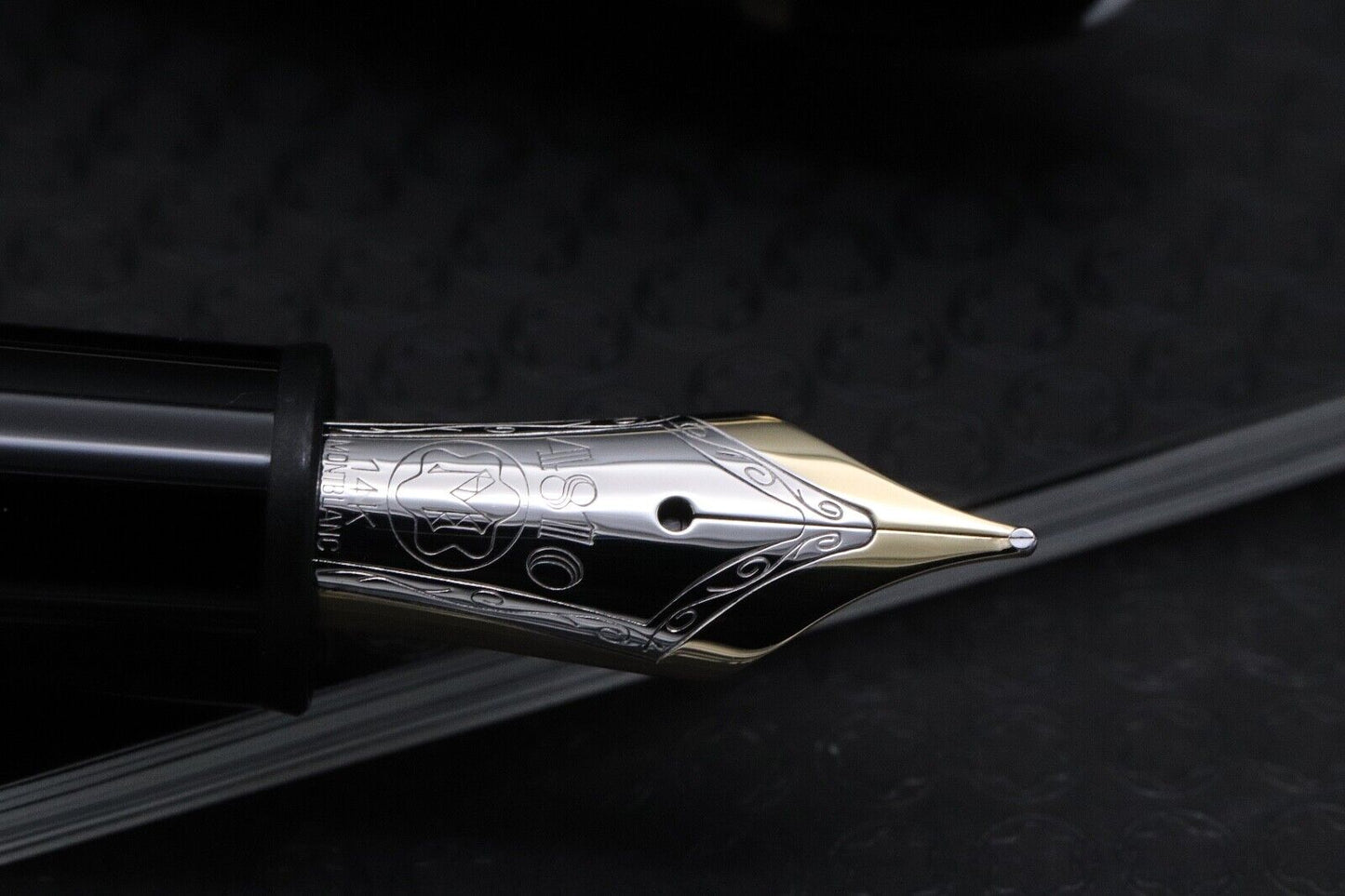 Montblanc Meisterstuck 147 Traveller Gold Coated Fountain Pen with Pouch image 2