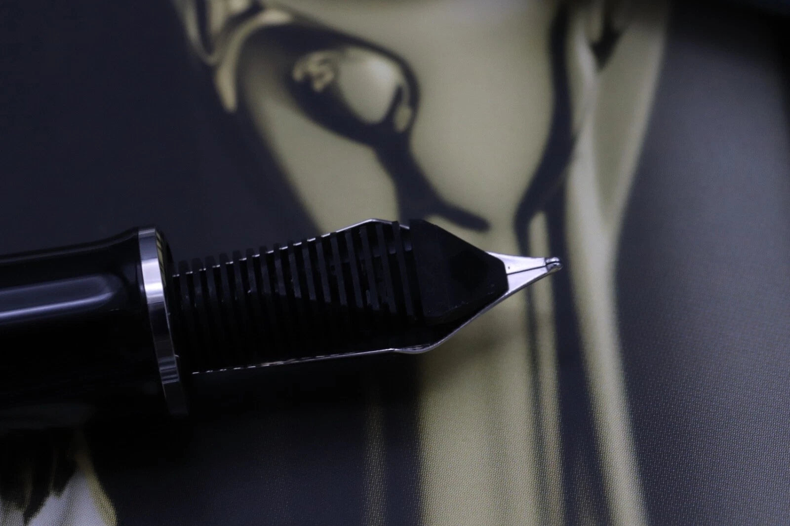 Pelikan Souveran M805 Ocean Swirl Special Edition Fountain Pen image 3